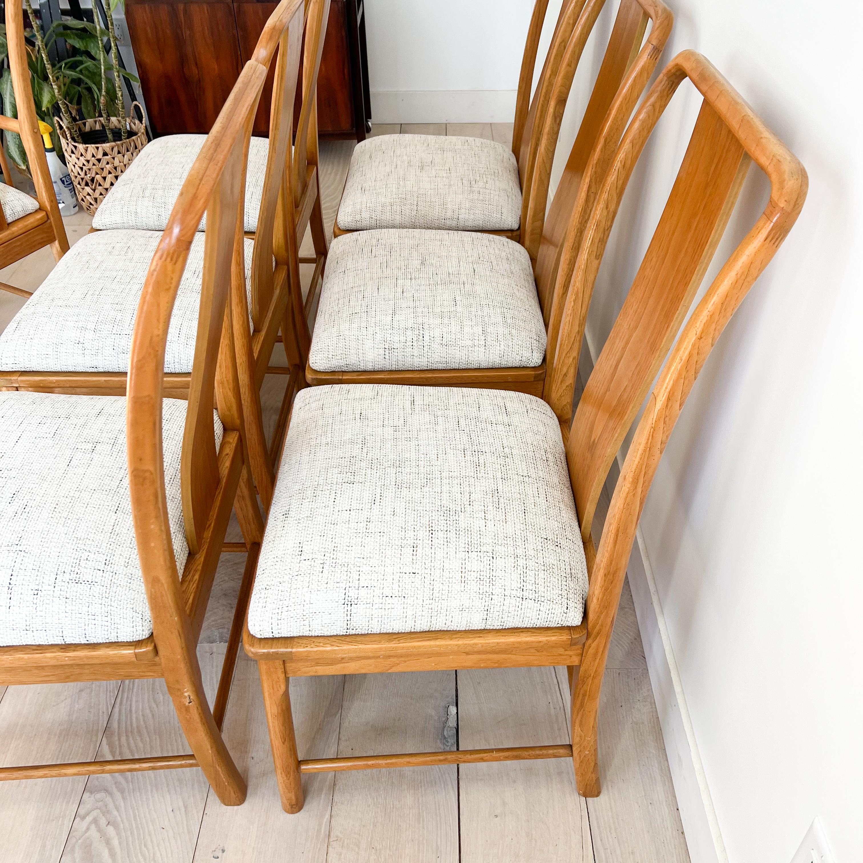 Oak and Olive Burl Dining Table w/ 2 Leaves -  8 Dining Chairs by Thomasville In Good Condition In Asheville, NC