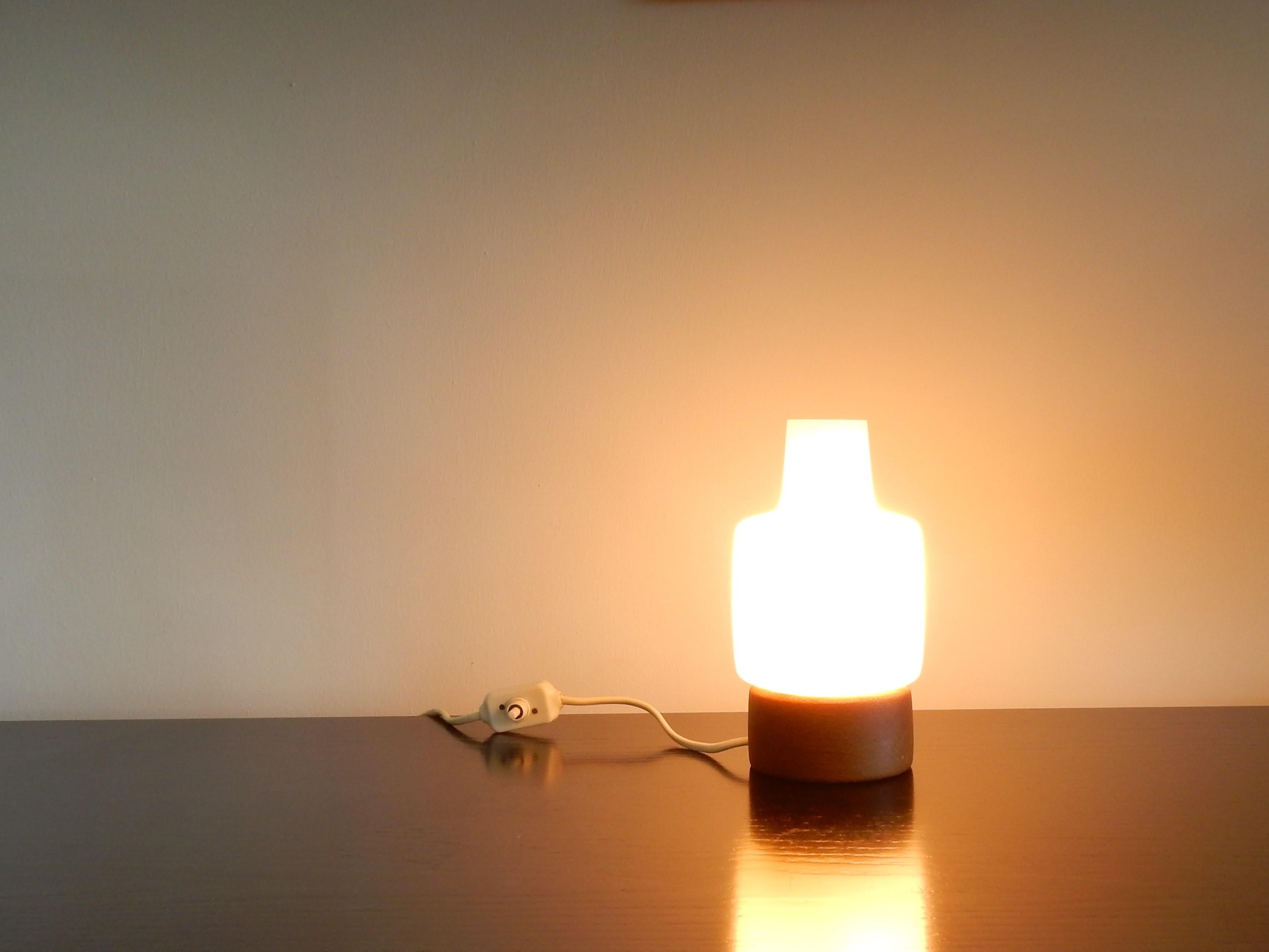 Mid-20th Century Oak and Opaline Glass Table Lamp by Uno and Östen Kristiansson for Luxus, Sweden For Sale