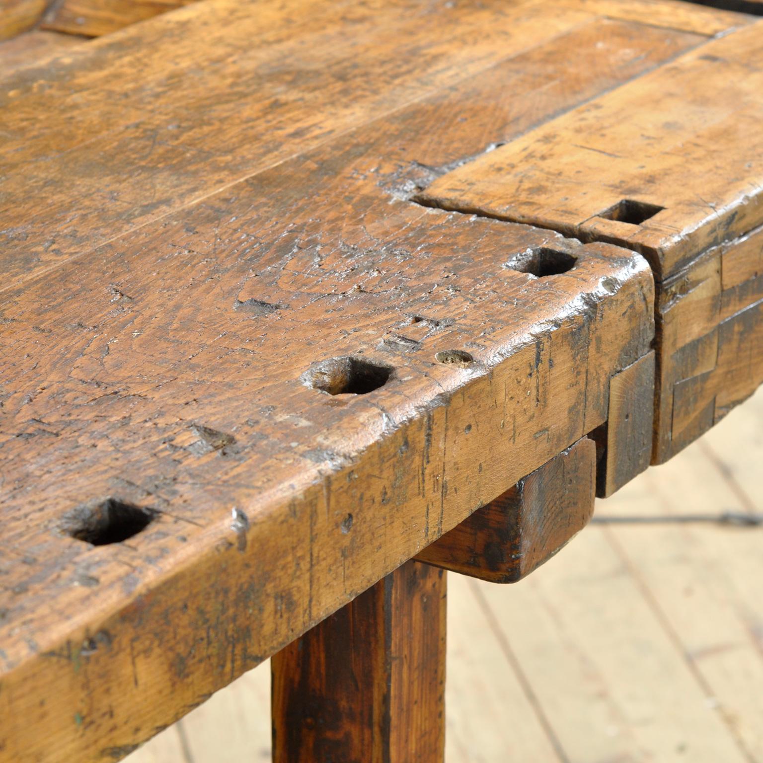 Oak and pine Carpenter’s Workbench, circa 1900 For Sale 3