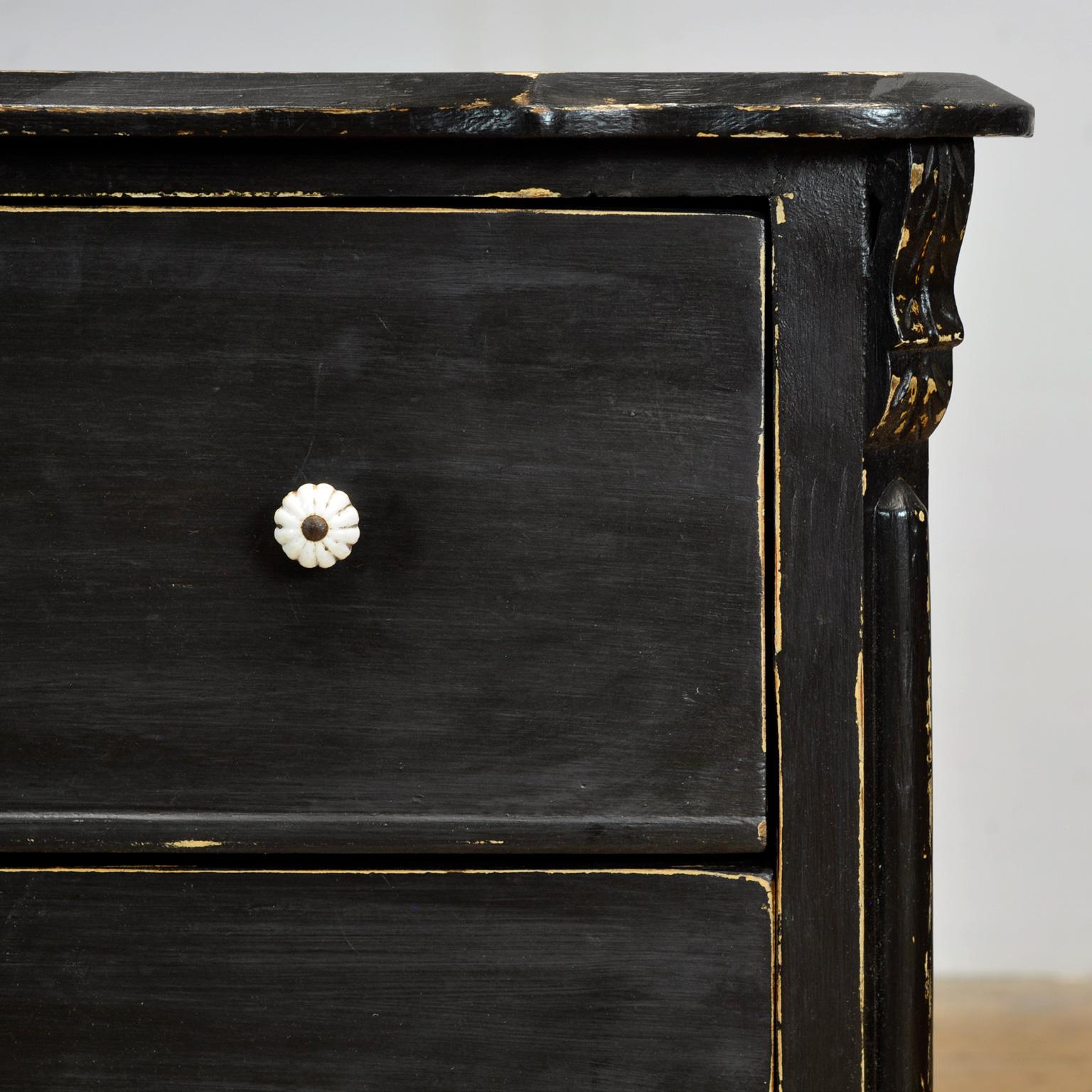 Oak and pine Chest of drawers, 1910s For Sale 5