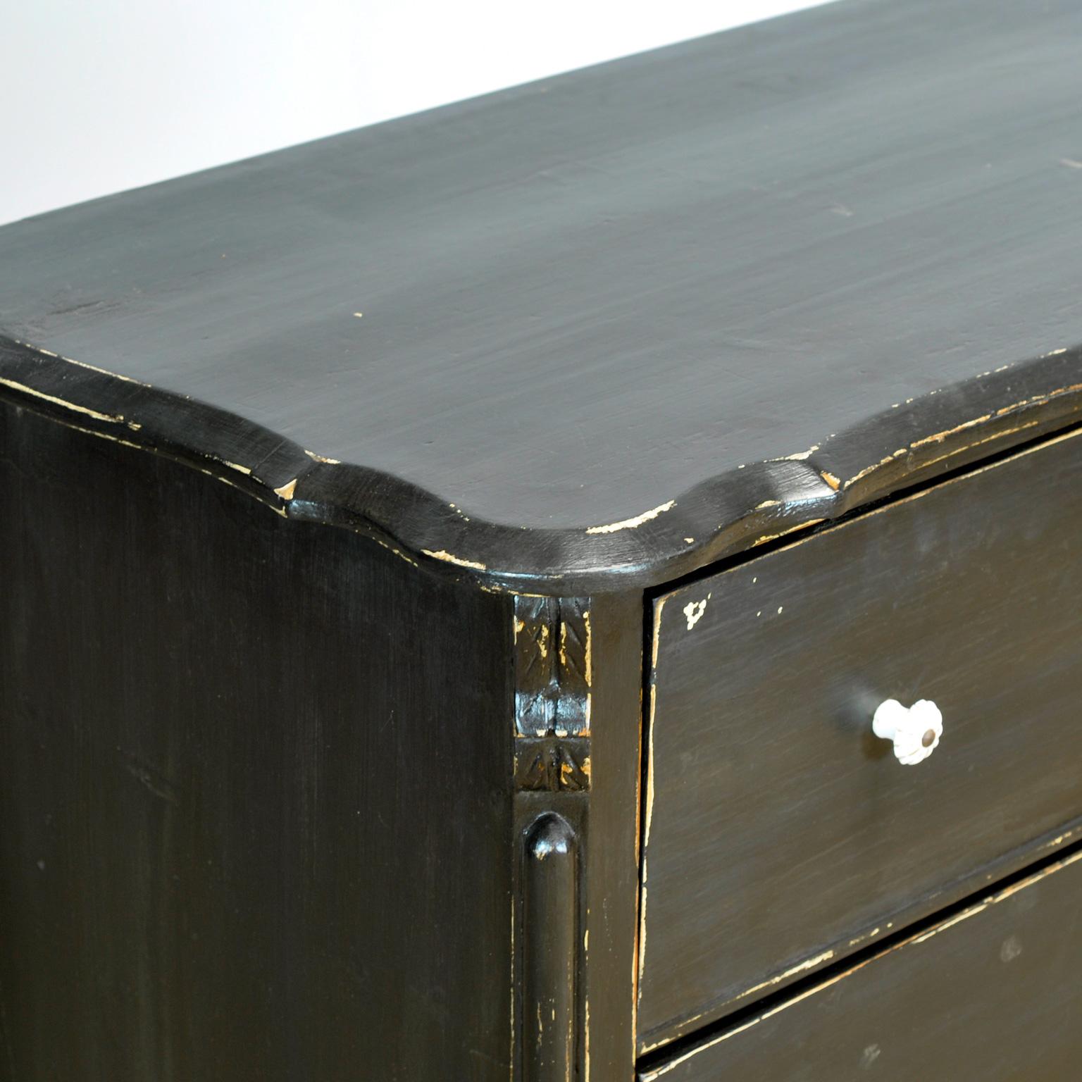 Oak and pine Chest of drawers, 1910s For Sale 1