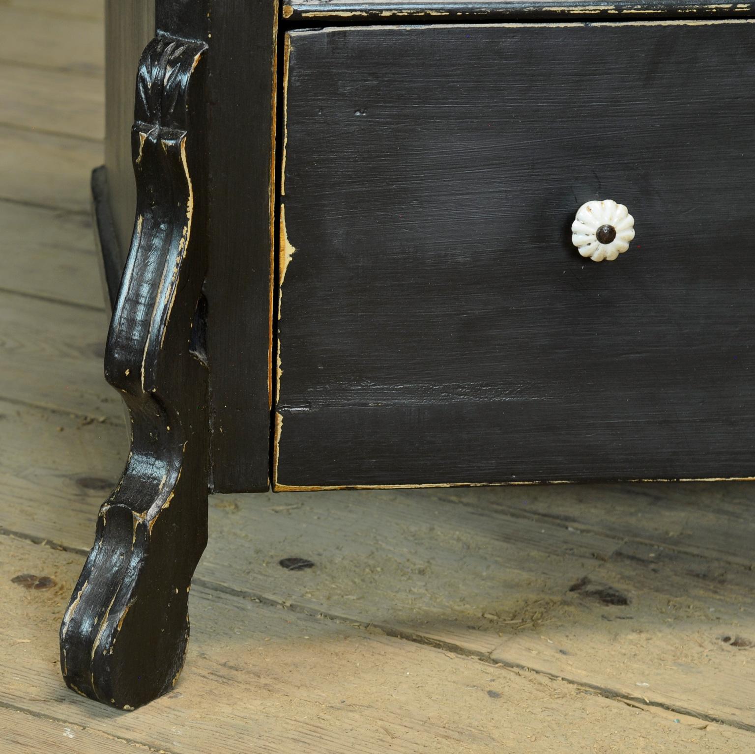 Oak and pine Chest of drawers, 1910s For Sale 2