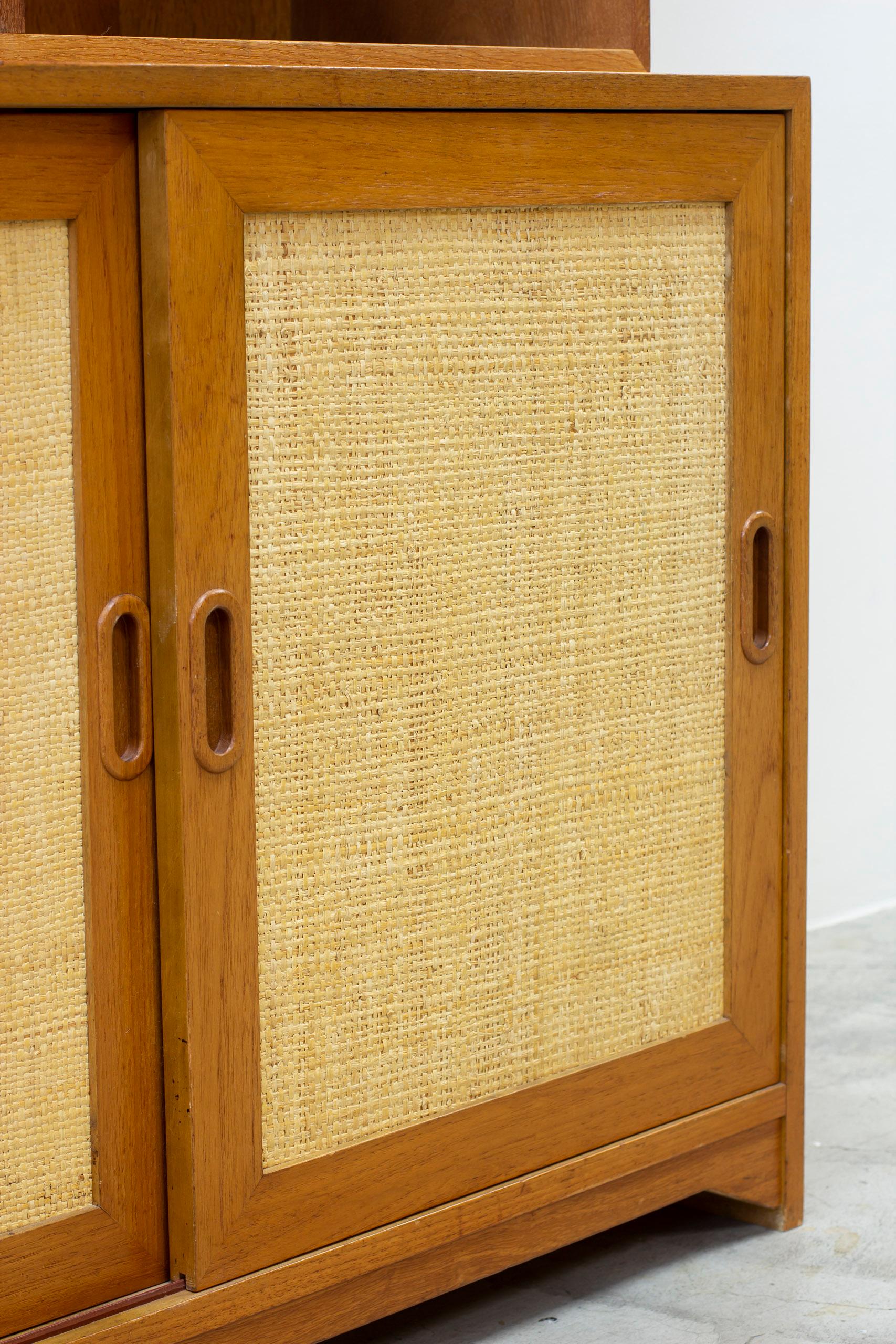 Rattan Libreria in Oak e rattan di Alf Svensson, Bjästa, Svezia 1950 in vendita