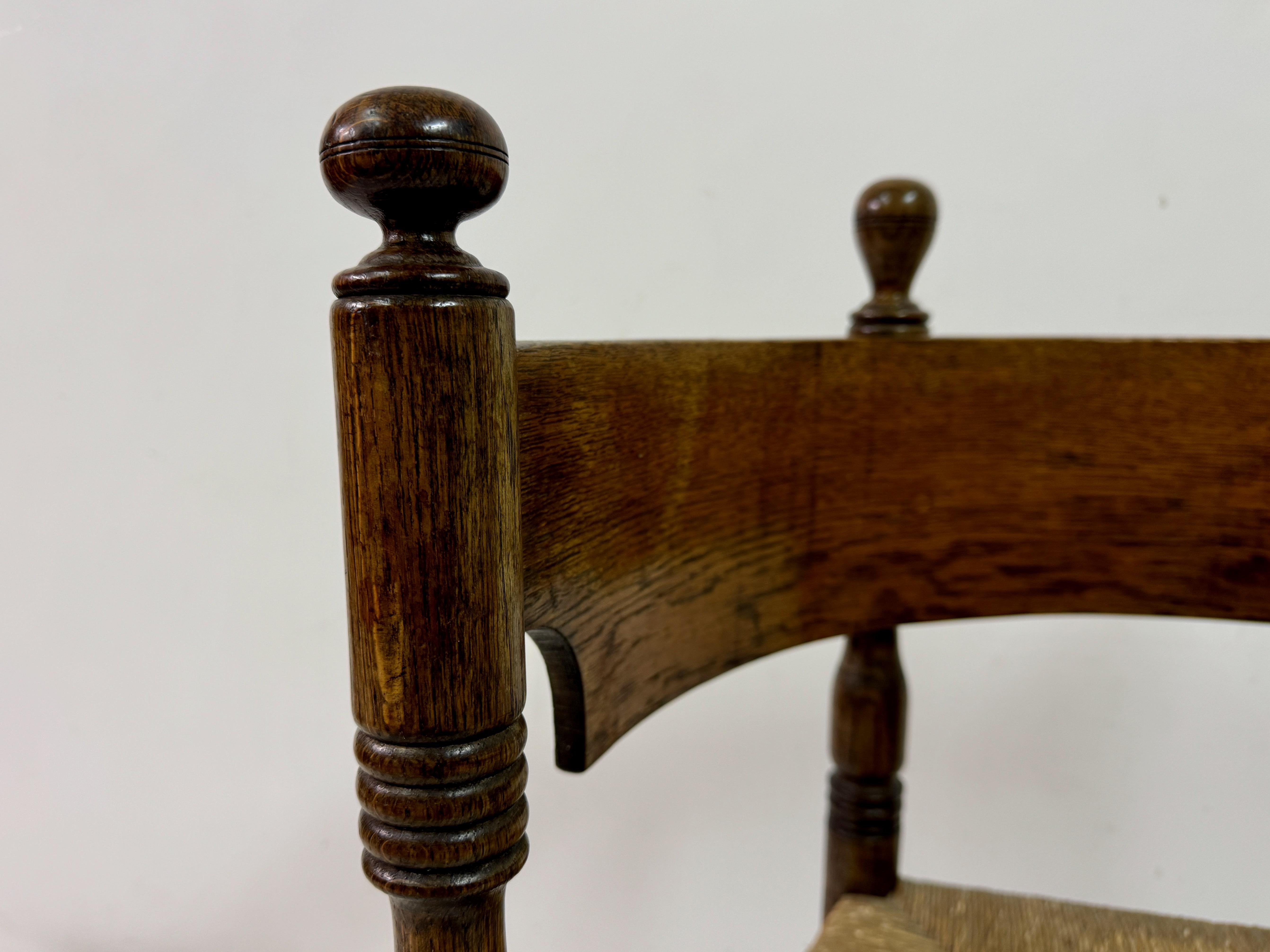 Sillón de roble y junco con respaldo redondo Rush en venta
