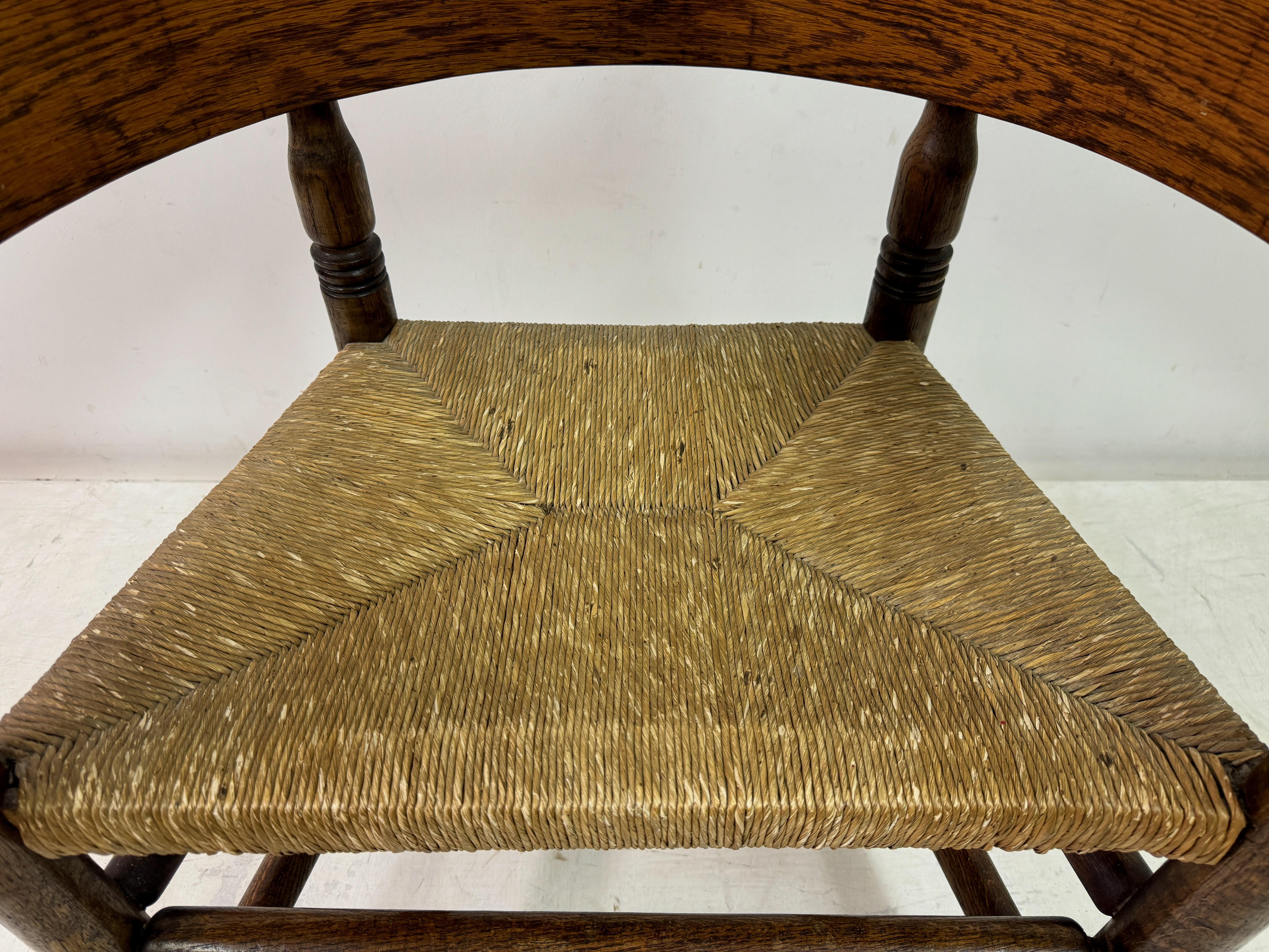 Sillón de roble y junco con respaldo redondo en venta 1