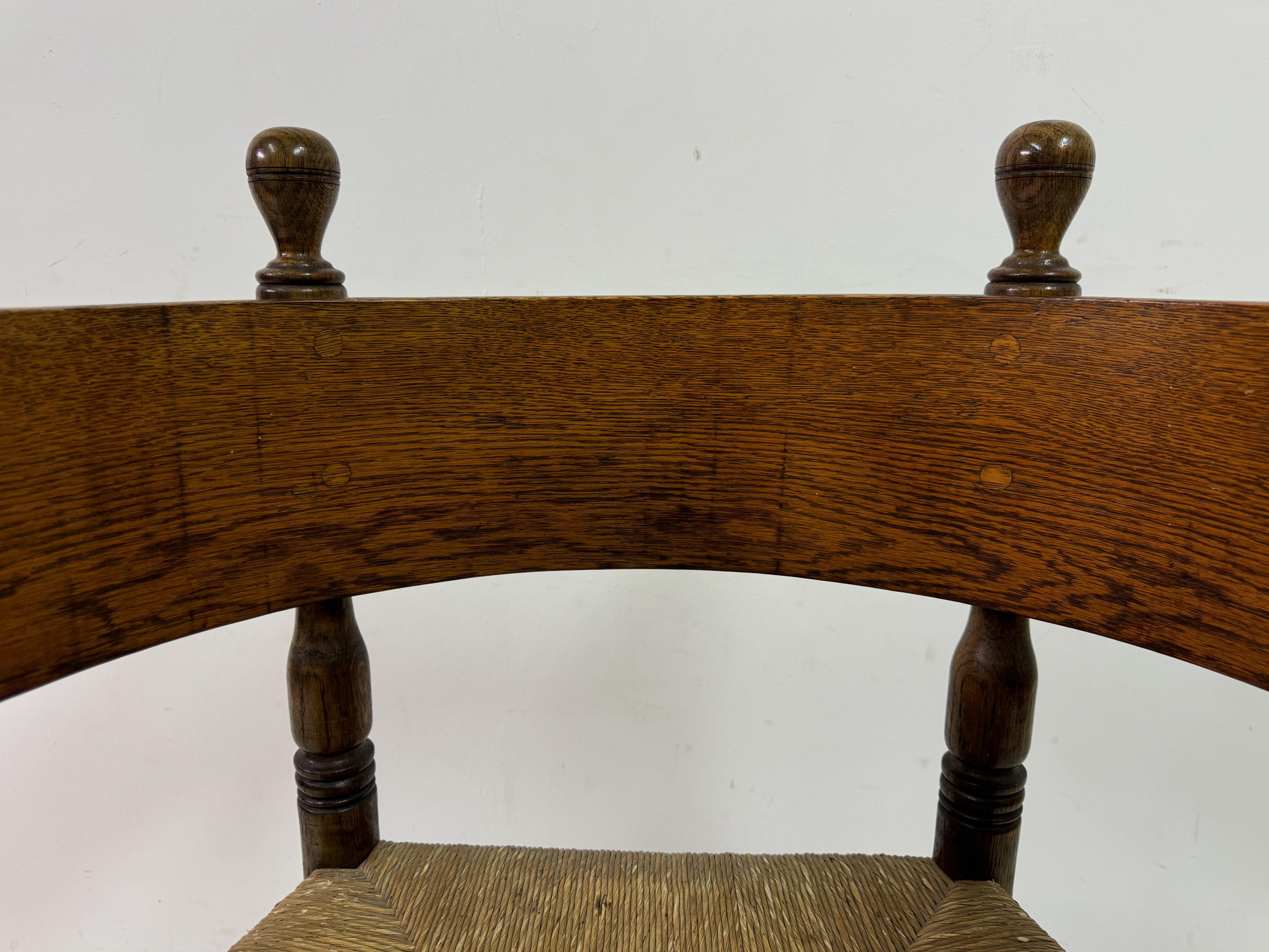 Sillón de roble y junco con respaldo redondo en venta 2