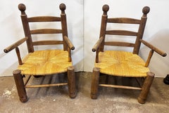 Paire de chaises en chêne et jonc attribuées à Charles Dudouyt
