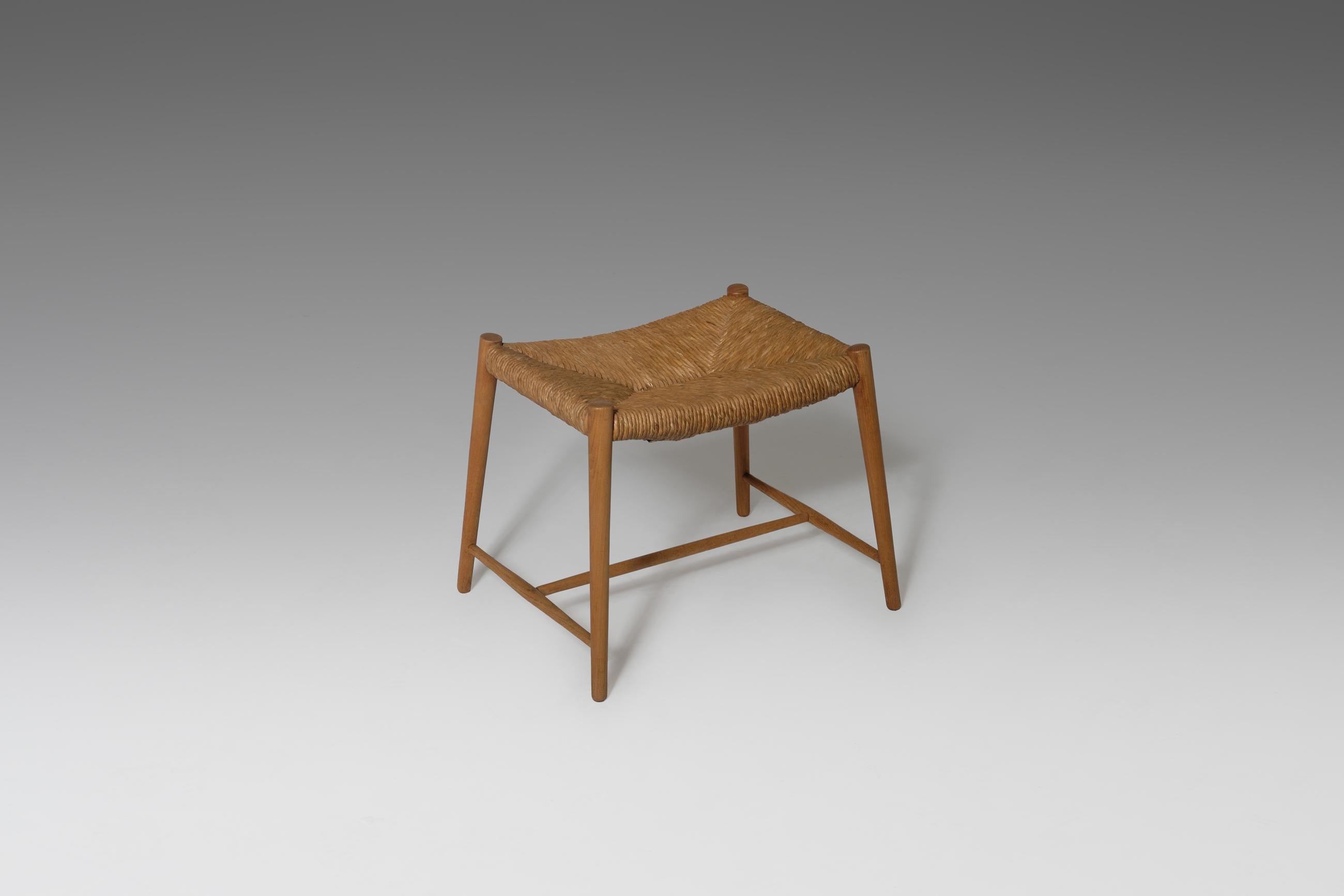 Scandinavian modern stool in solid oak and rush, Denmark, 1950s. The stool has a nice minimalistic oak frame and an elegantly woven rush seat. The materials provide a nice rustic yet modern appearance. In original condition with beautiful patina.