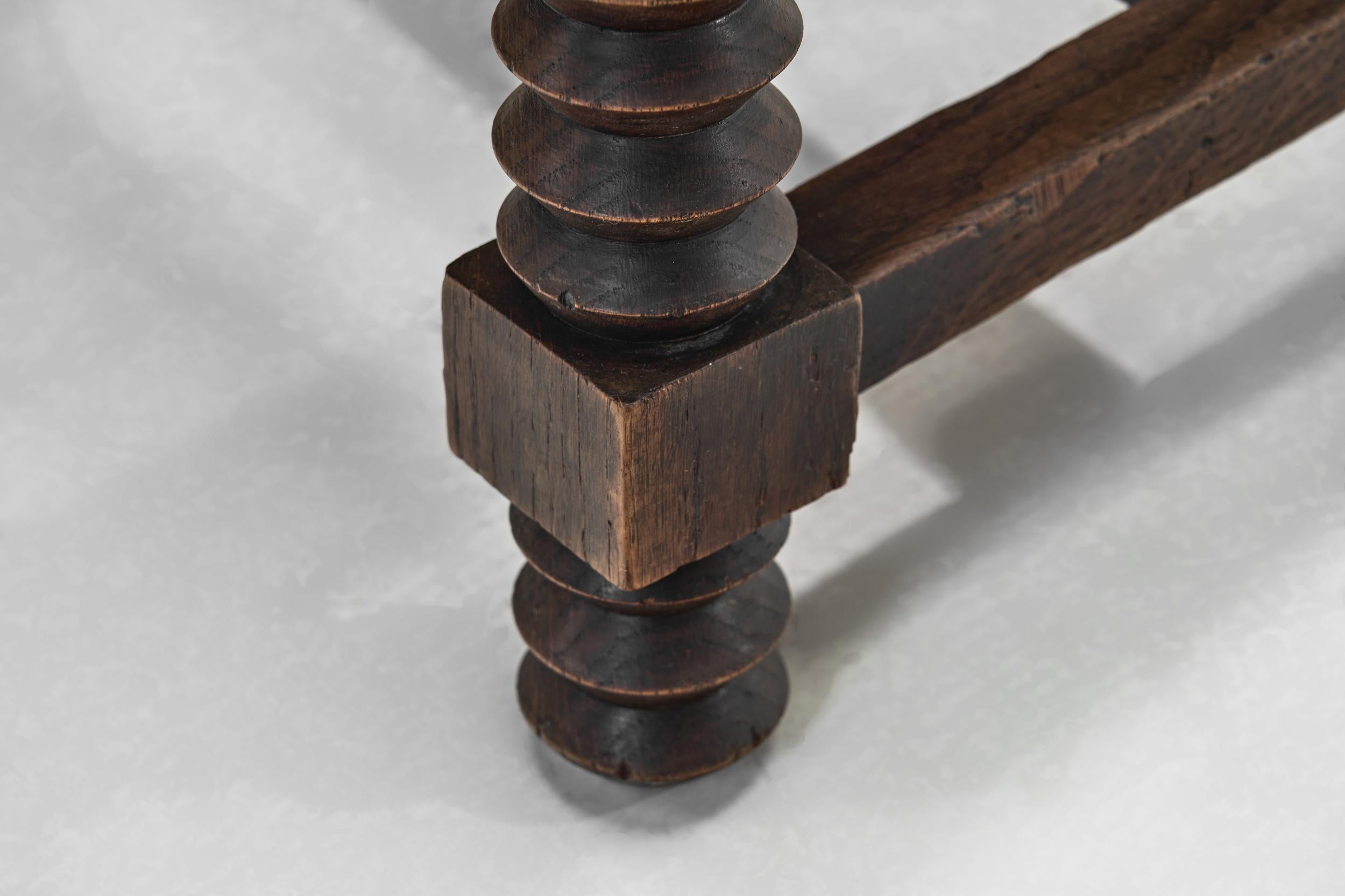 Tabouret en chêne et jonc à la manière de Charles Dudouyt, France Début du 20e siècle en vente 9