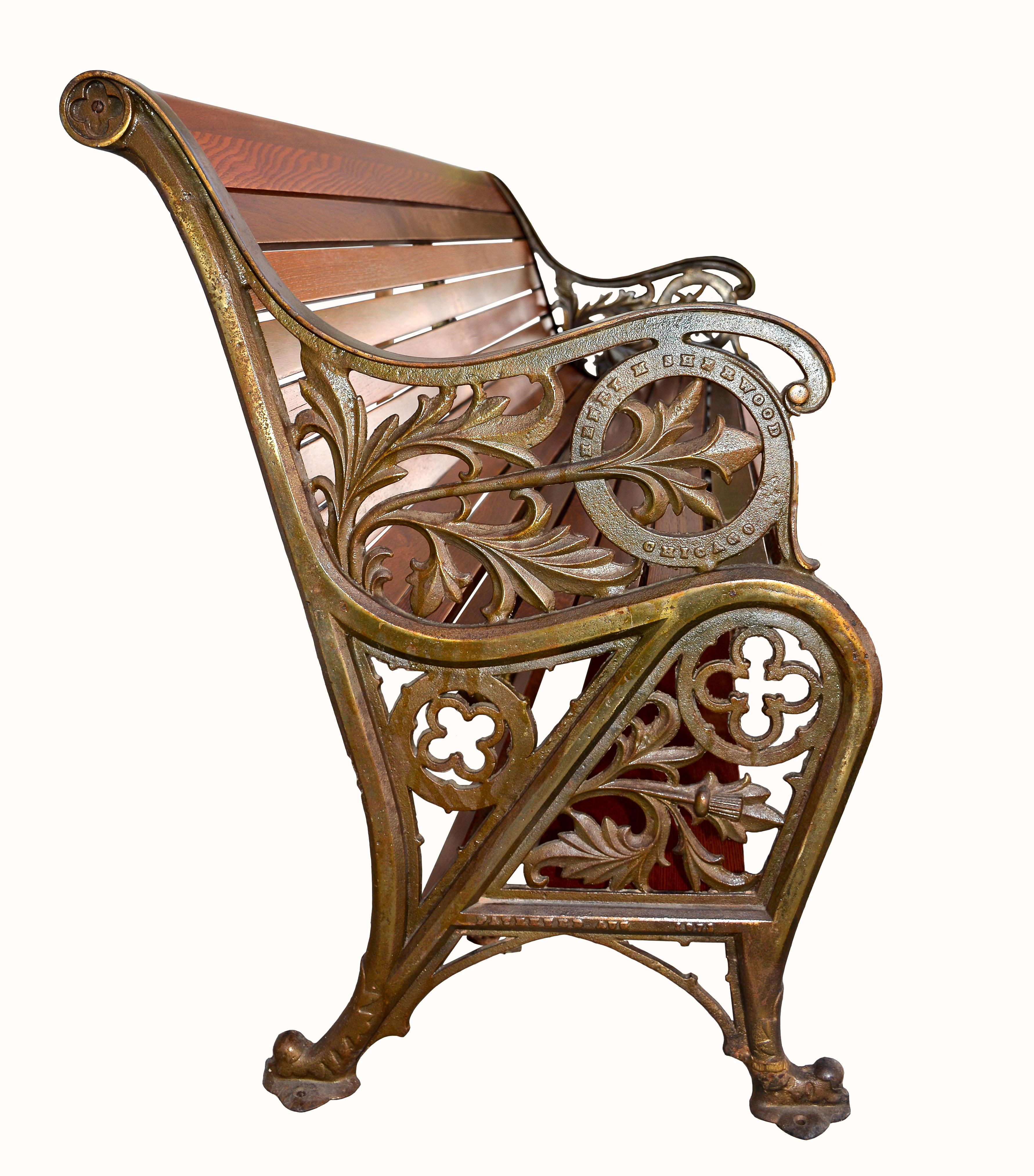 Panchina in Oak e acciaio
Henry M. Sherwood, Chicago 
1900

Questa panca in quercia rossa e acciaio proviene dalla famosa Henry M. Sherwood Company che produceva mobili a Chicago. Circa 1900. Questa panca è stata sottoposta a una rifinitura completa
