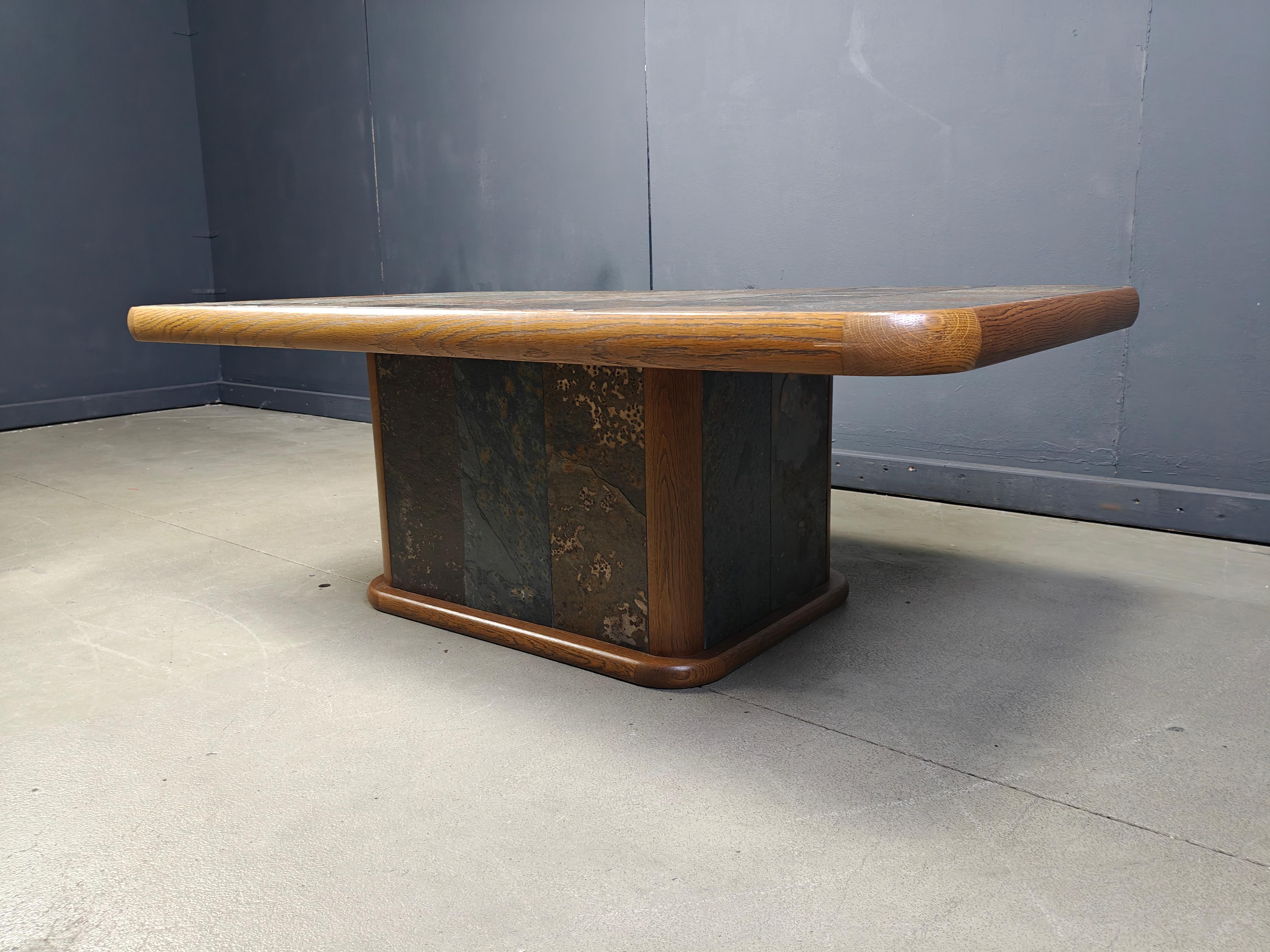 Oak and stone brutalist coffee table, 1970s In Good Condition For Sale In Leuven, Vlaams Gewest