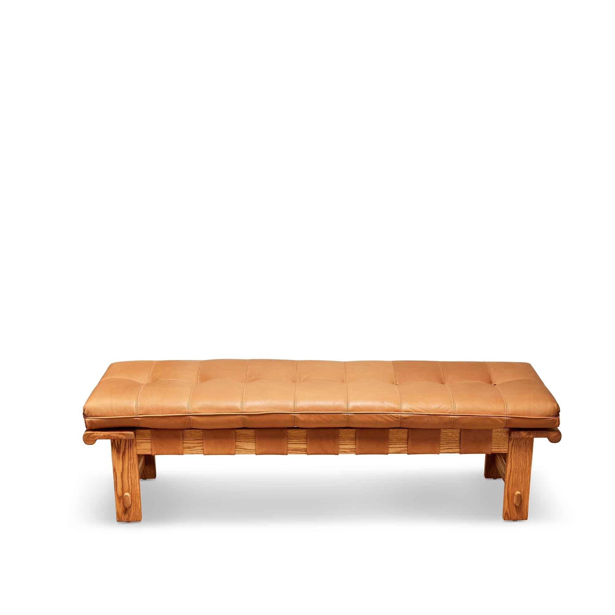 Mid-Century Modern Banc Ojai en chêne et cuir brun clair par Lawson-Fenning en vente