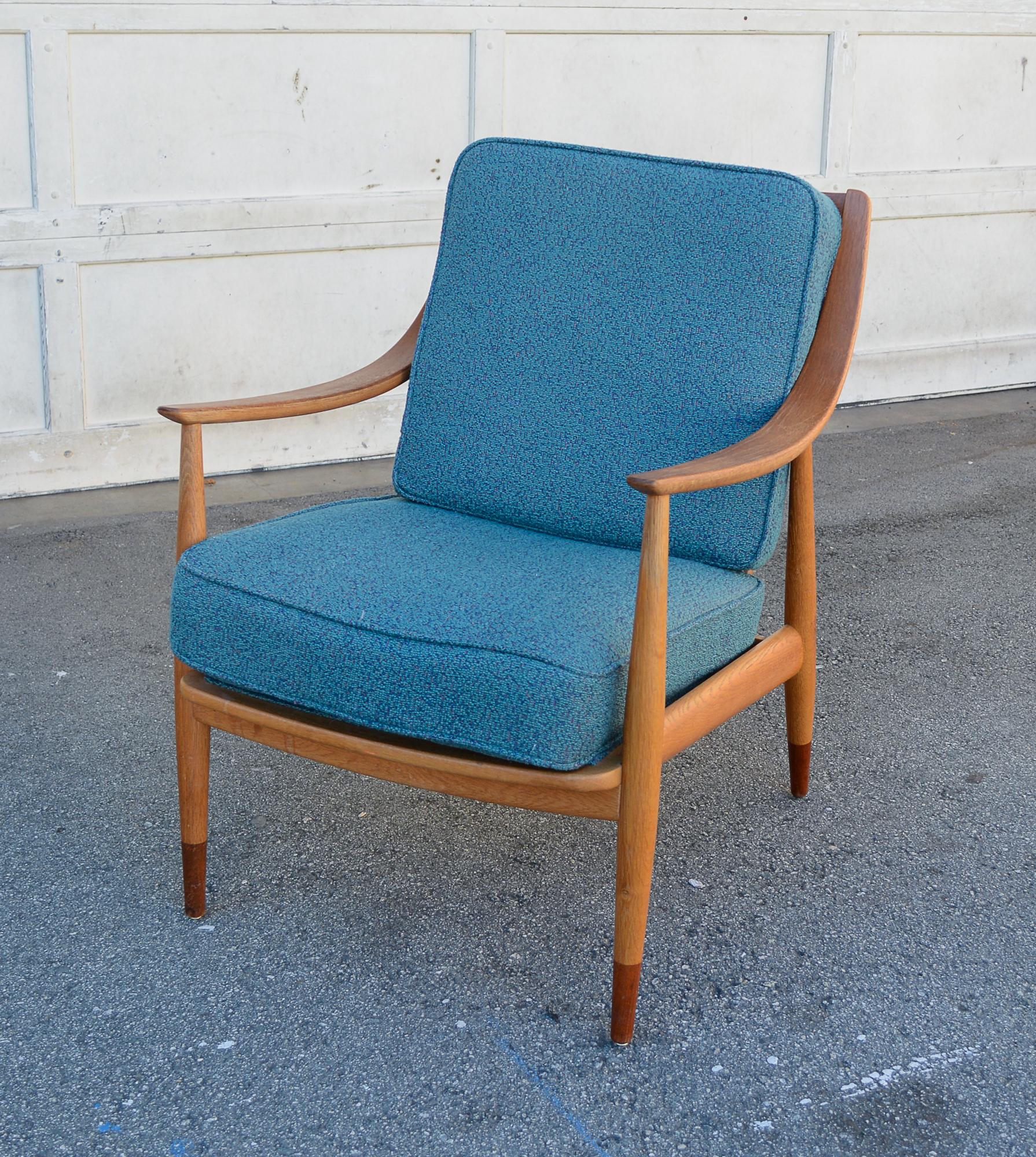 Oak and Teak Lounge Chair by Peter Hvidt and Orla Molgaard For Sale 4