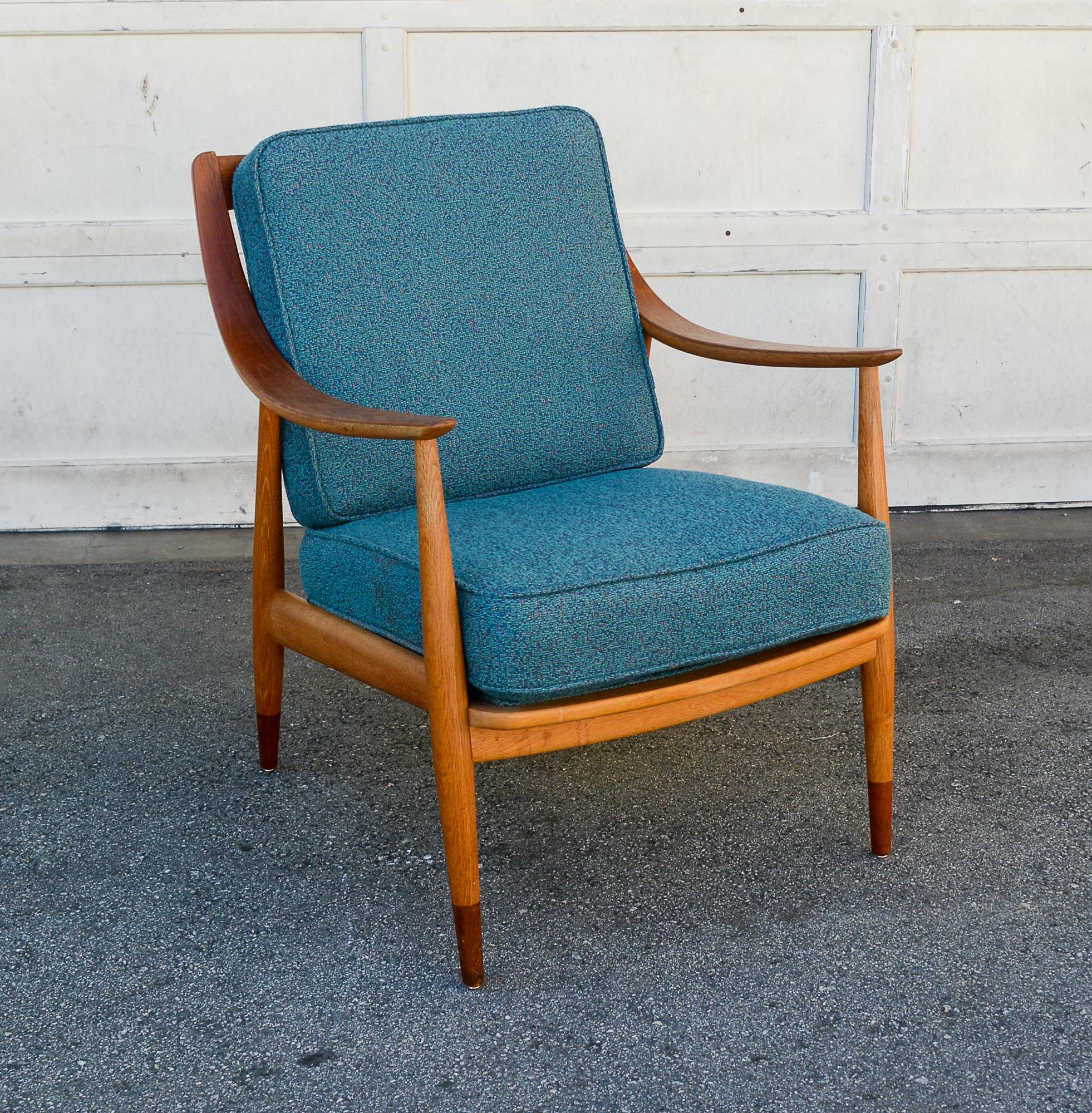 Mid-Century Modern Oak and Teak Lounge Chair by Peter Hvidt and Orla Molgaard For Sale