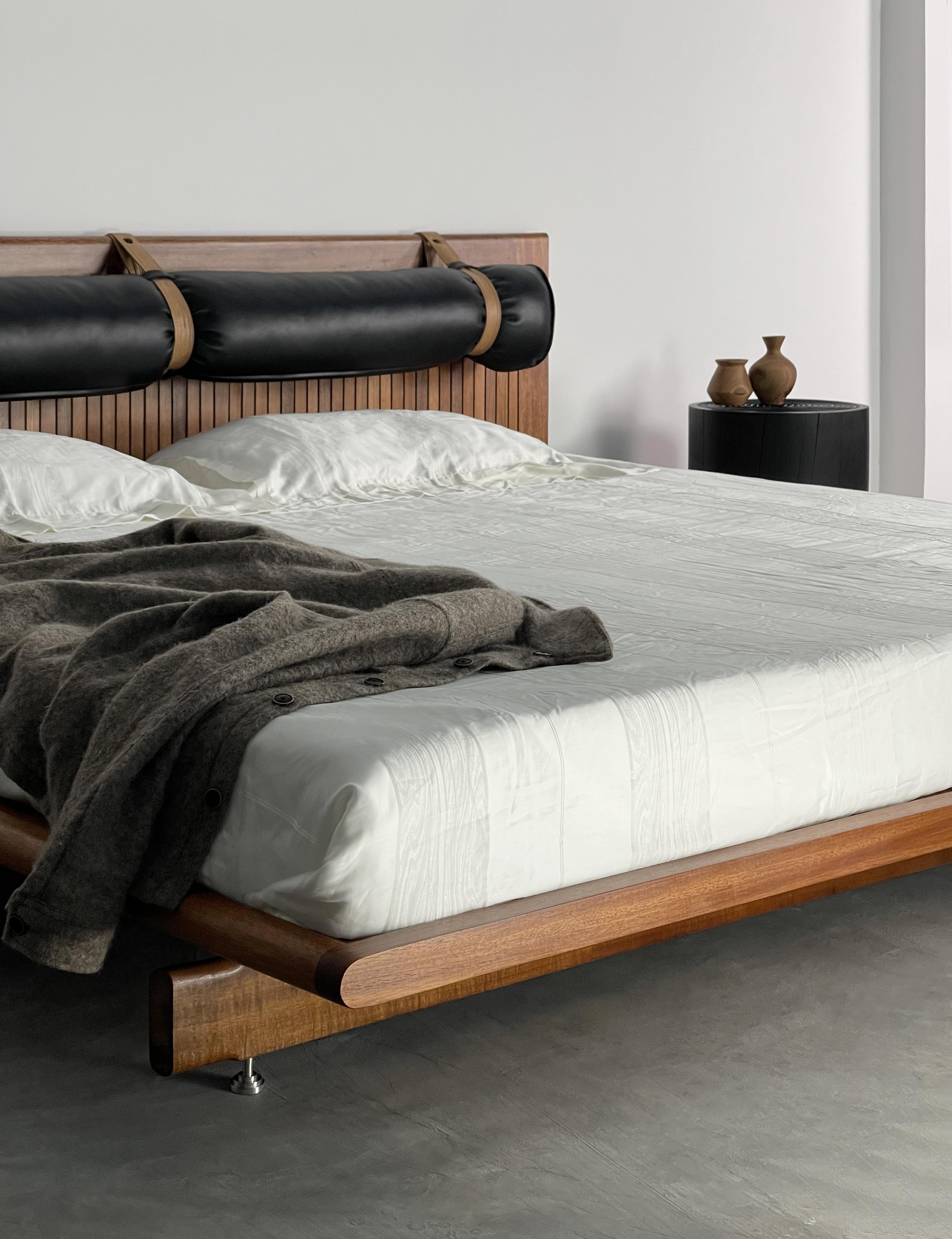 XXI secolo e contemporaneo Letto Bau in Oak e Noce di ONON DETTAGLI in vendita