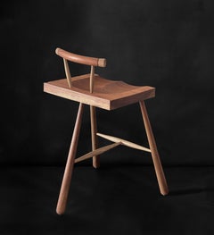 Tabouret de bar Bình Minh en chêne et noyer par ONON DETAILS