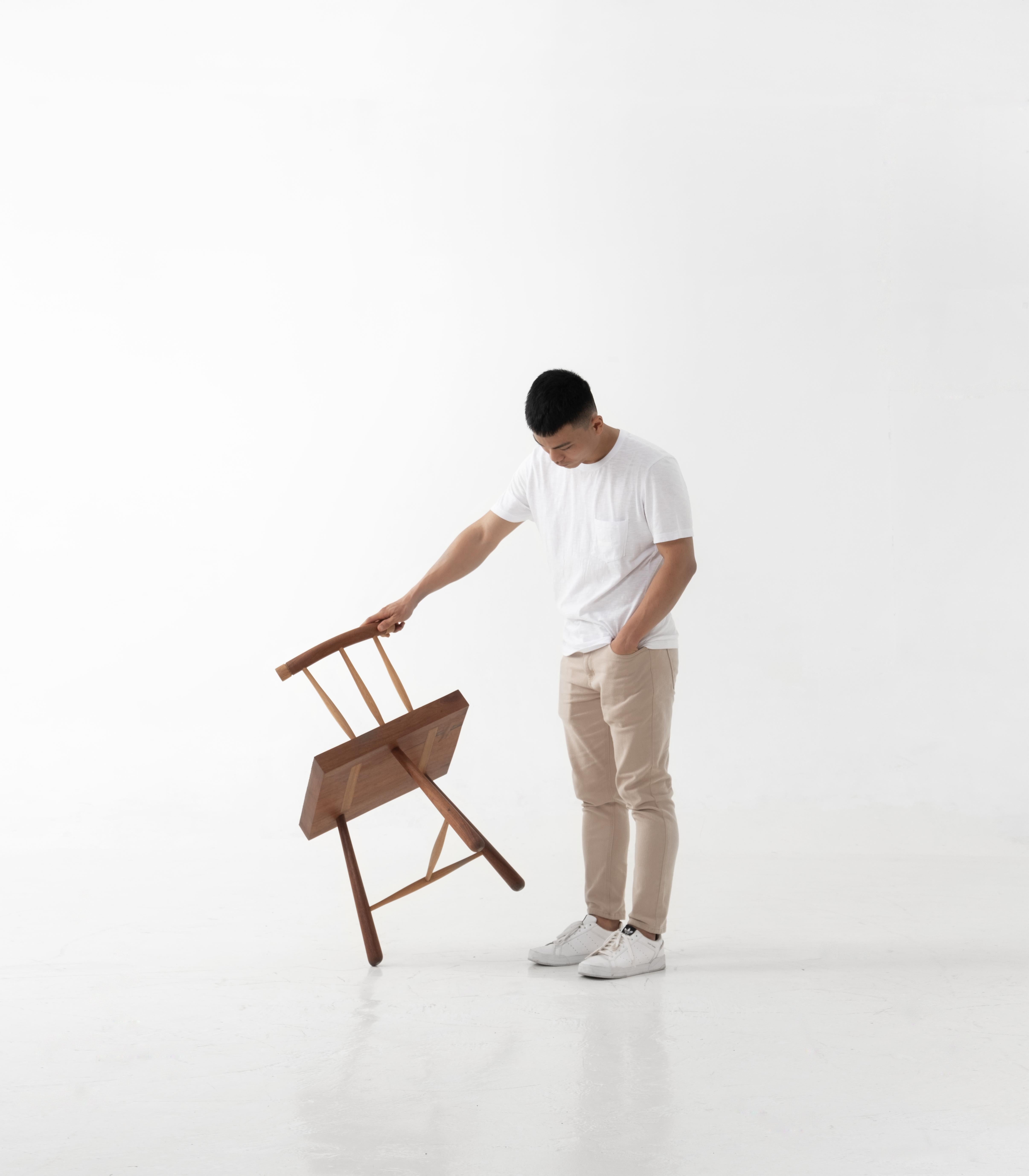 XXIe siècle et contemporain Chaise Bình Minh en chêne et noyer par ONON DETAILS en vente