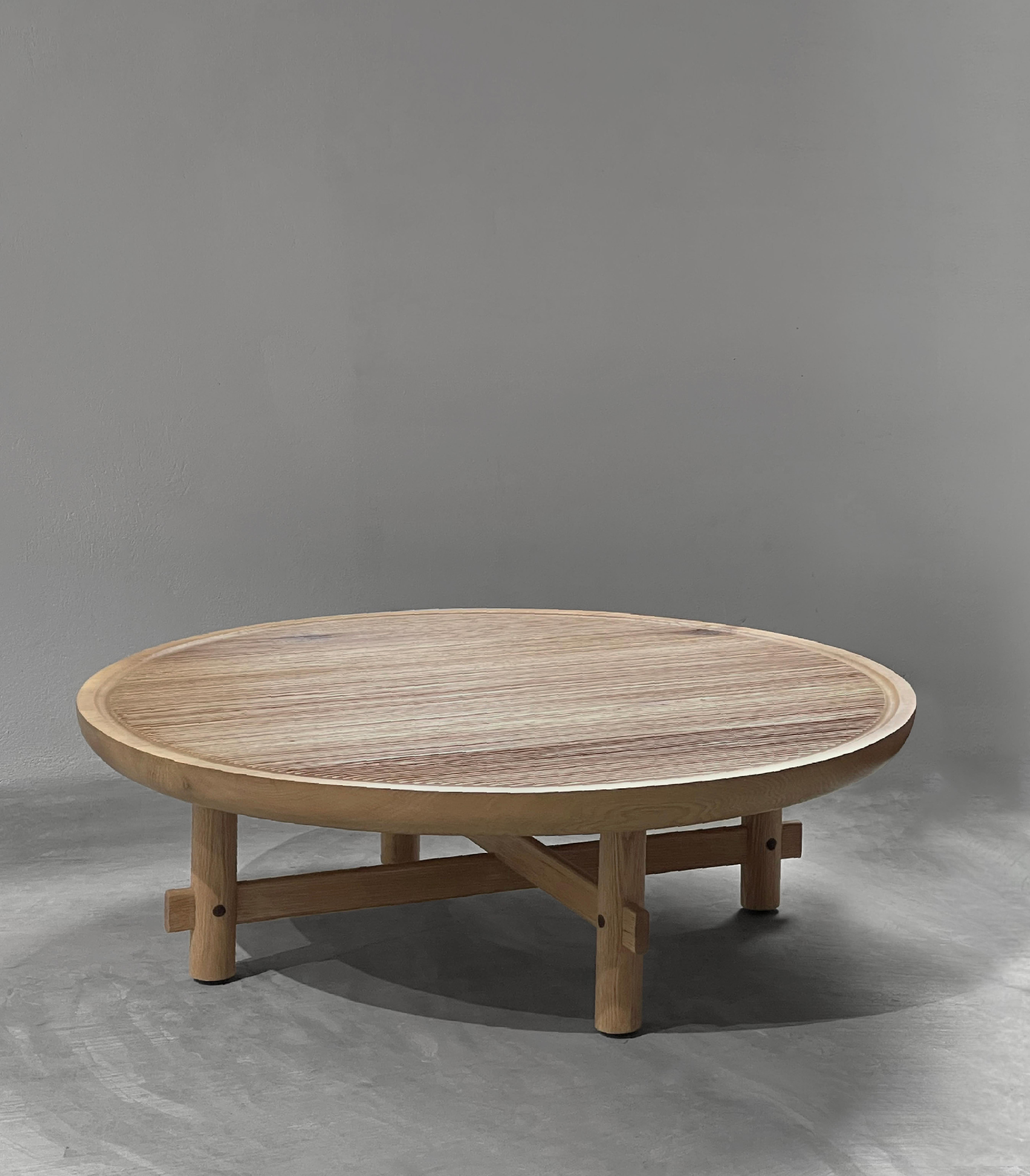 Postmoderne Table basse Tân An en chêne et noyer charbonné par ONON DETAILS en vente