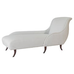 Handgefertigte Chaise aus Eiche und Nussbaumholz mit üppigen Kurven
