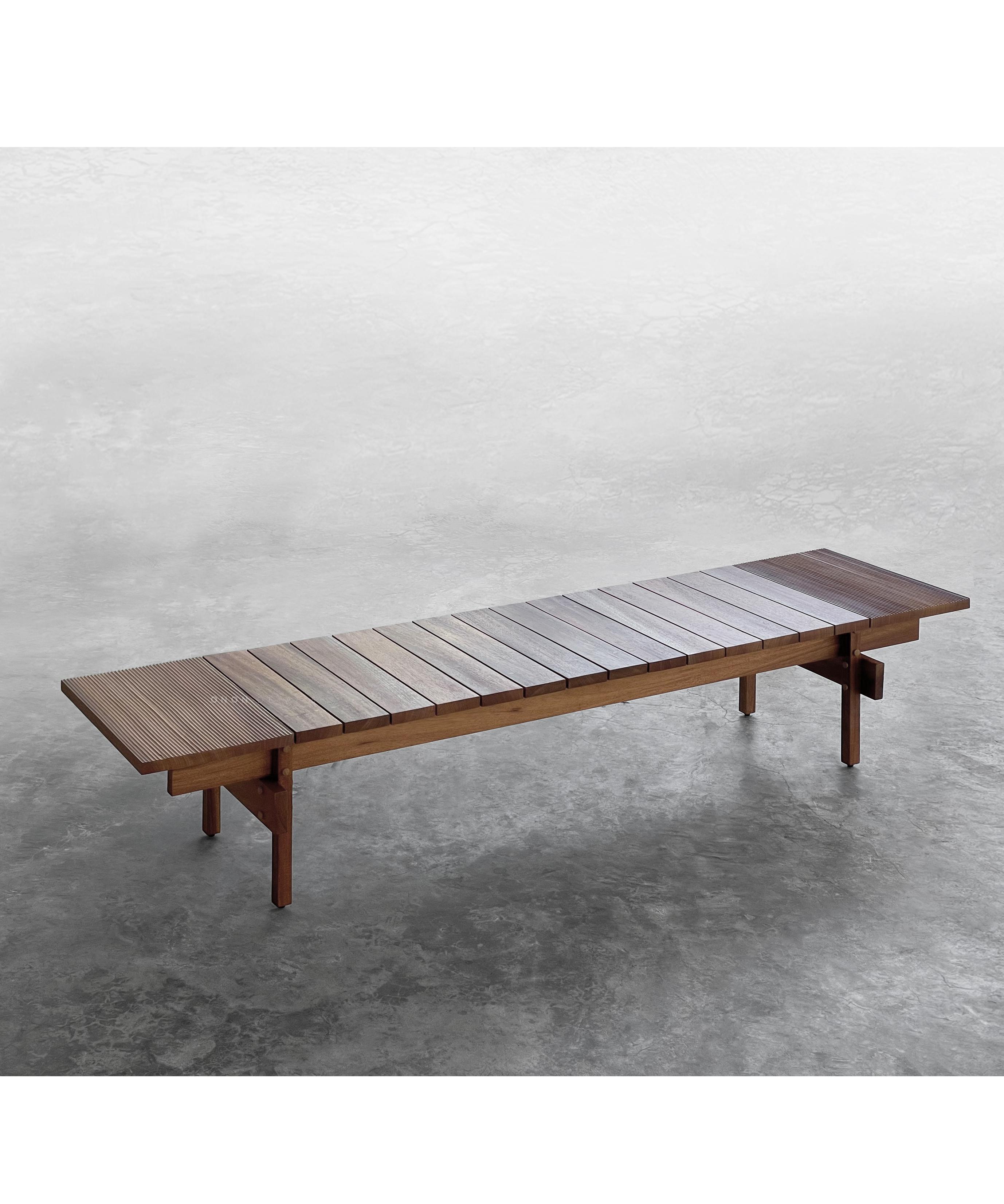 Lit de jour Oak et Walnut TQV par ONON DETAILS
Dimensions : L 50 x P 200 x H 40 cm : L 50 x P 200 x H 40 cm. 
MATERIAL : Noyer, Chêne. 

Les meubles ONON Details sont choisis par de célèbres marques de design et par des clients nationaux et