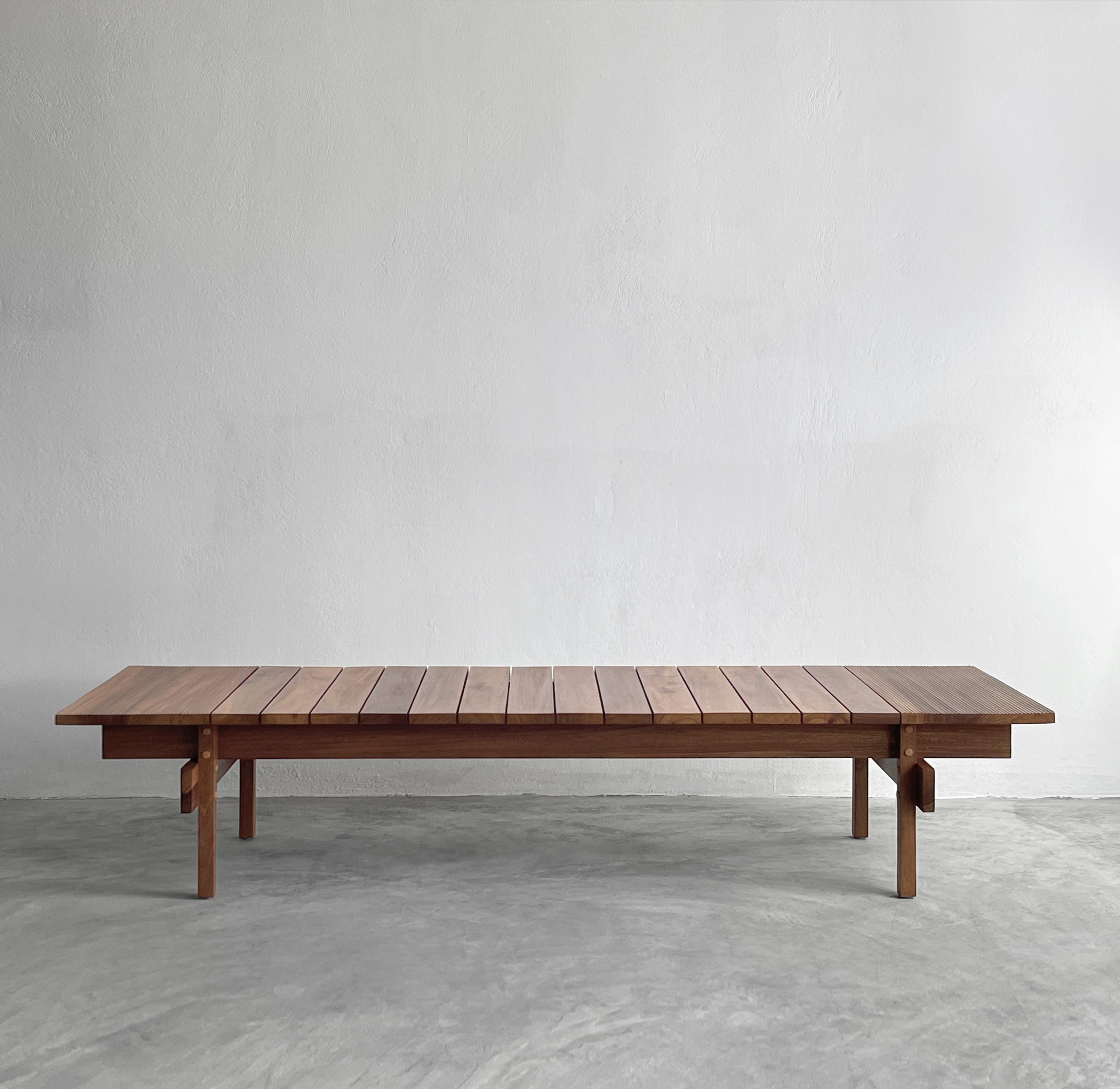 Postmoderne Lit de jour Oak et Walnut TQV par ONON DETAILS en vente
