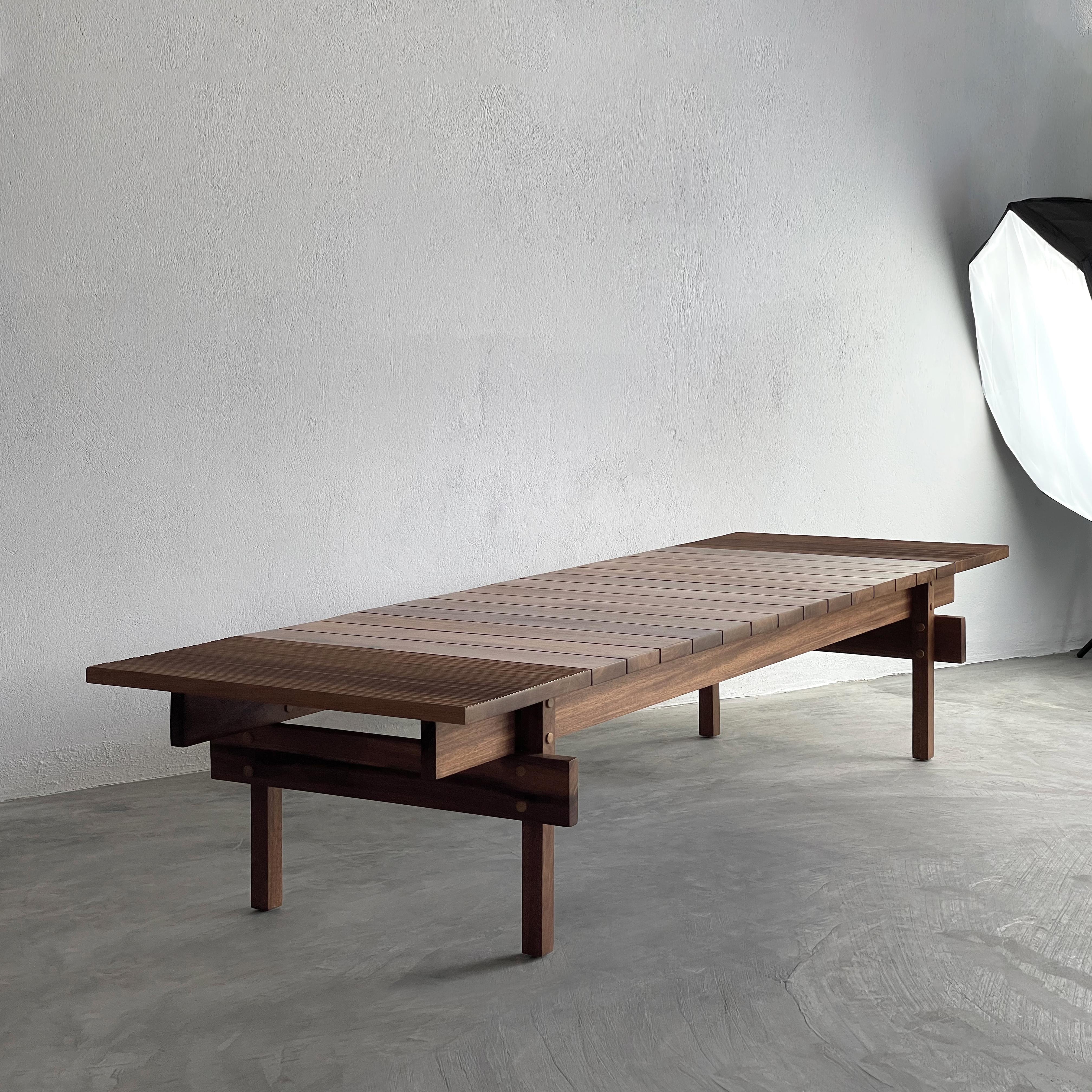 XXIe siècle et contemporain Lit de jour Oak et Walnut TQV par ONON DETAILS en vente