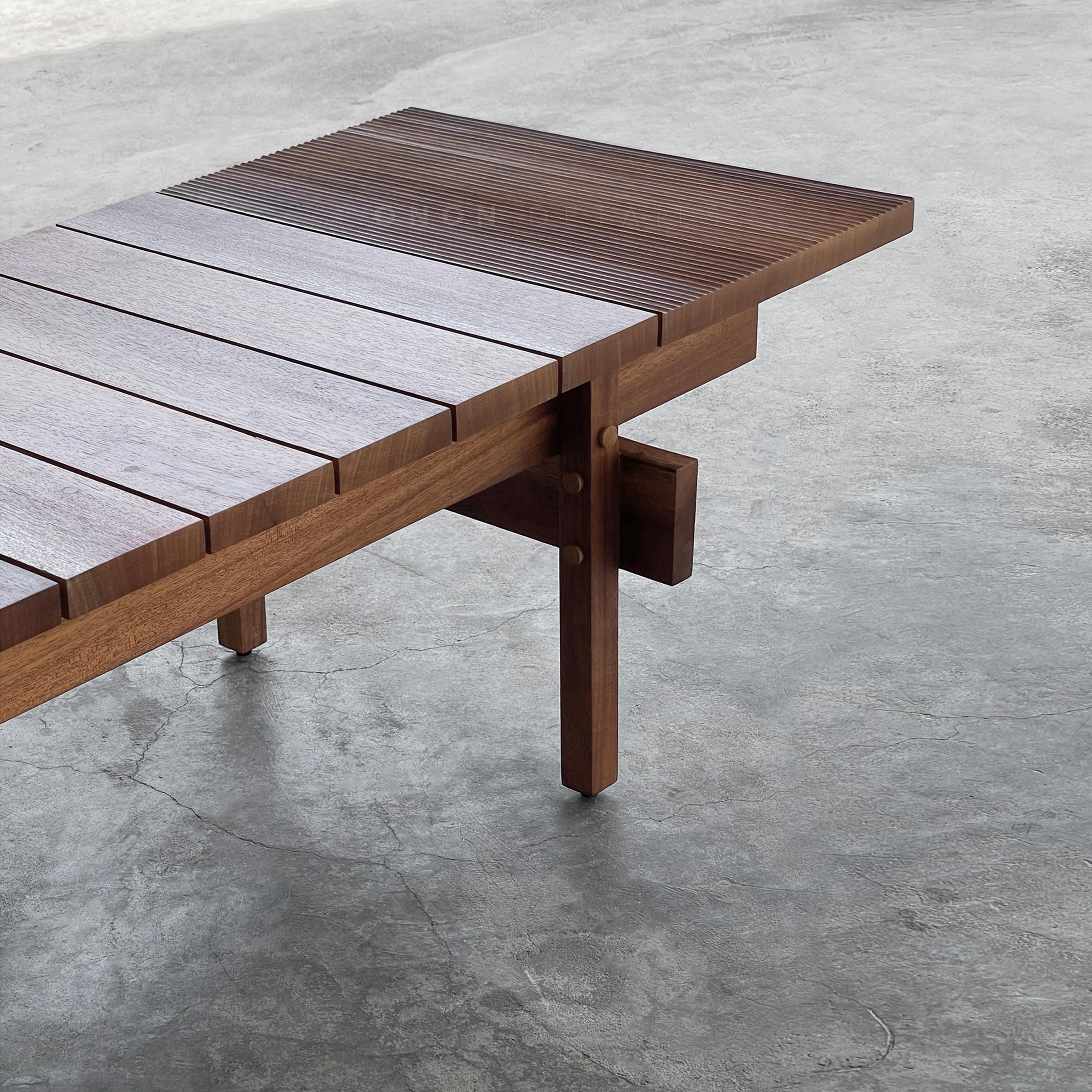 Chêne Lit de jour Oak et Walnut TQV par ONON DETAILS en vente
