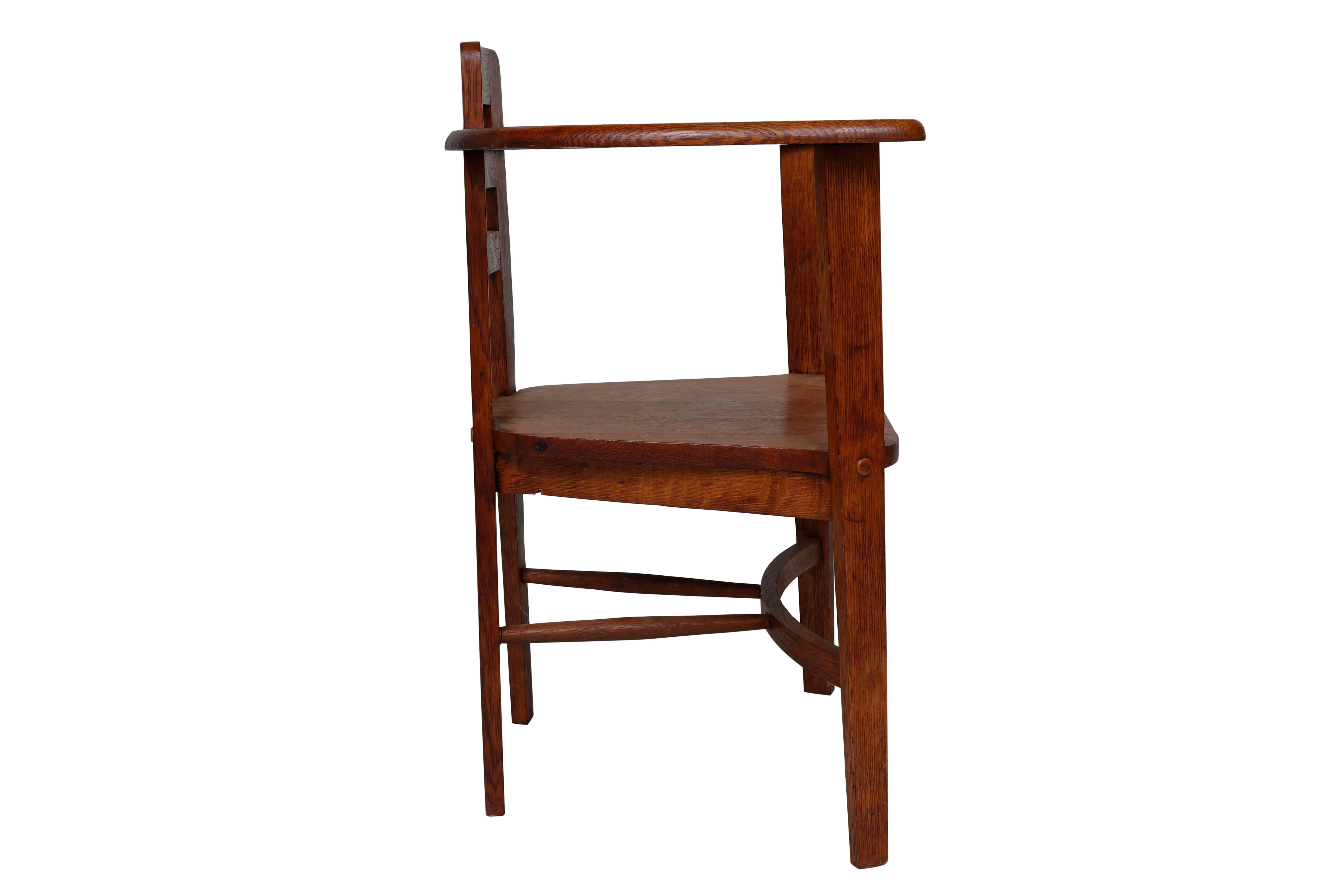 Oak Armchair in the Style of Mackintosh In Good Condition In Hudson, NY