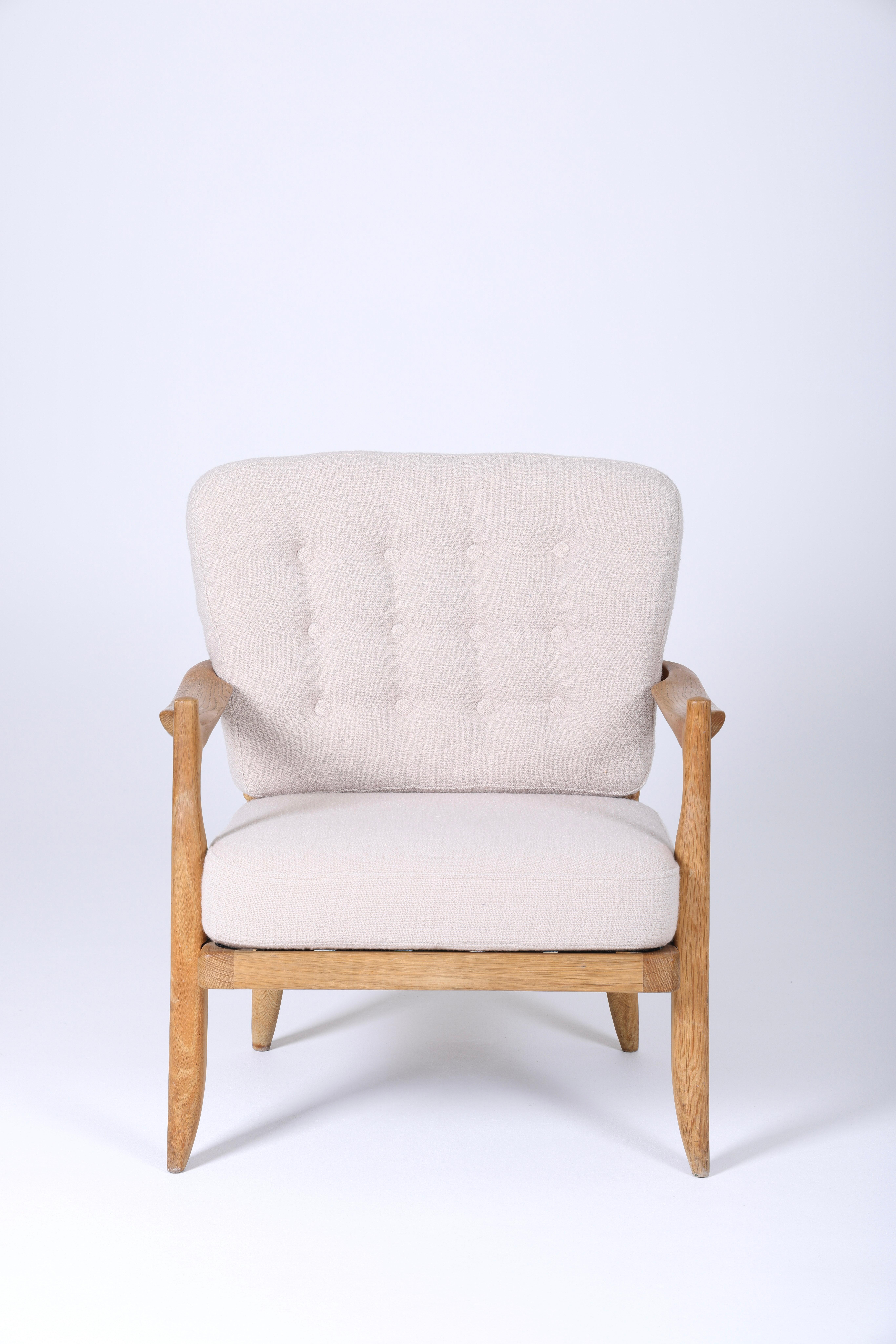 Tricoteuse armchair by Guillerme and Chambron, published by Votre Maison, from the year 1960. Oak frame, seat and backrest completely reupholstered with Dedar's Perfect Flower fabric. In very good condition.
LP585.