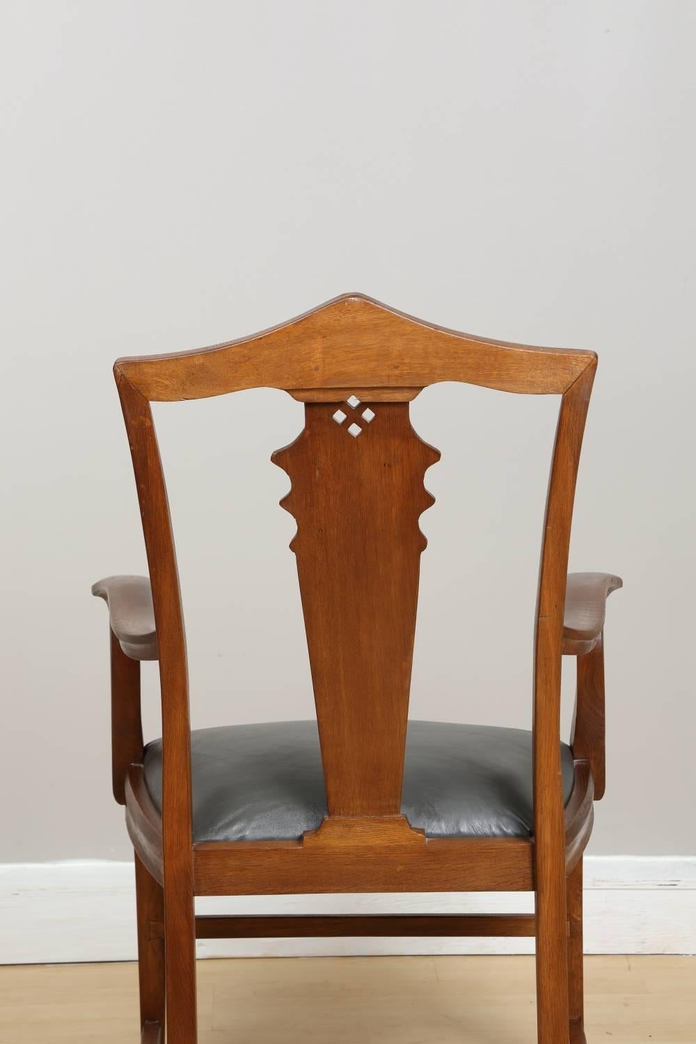 Oak Armchair, circa 1910 In Excellent Condition For Sale In Chicago, IL