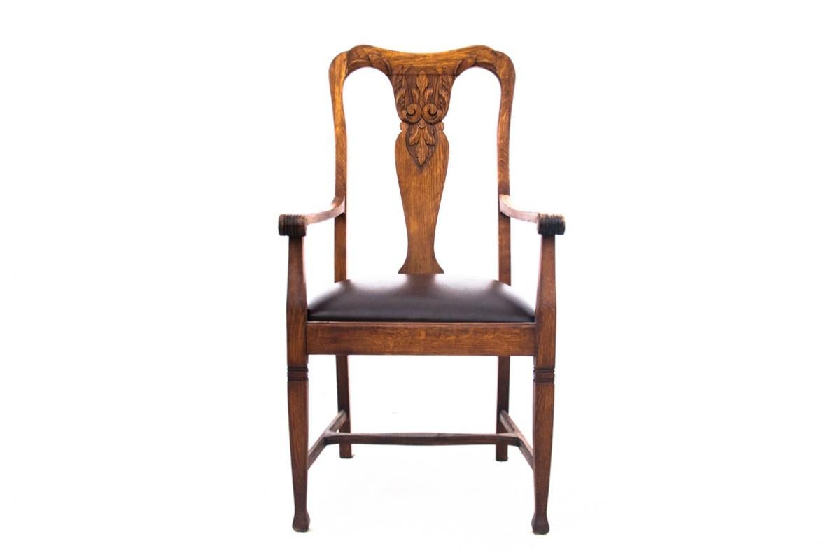 Antique armchair from around 1910.

The furniture is in very good condition, the seat is covered with new natural leather.

Dimensions: height 113 cm / seat height. 47 cm / width 60 cm / depth 60 cm