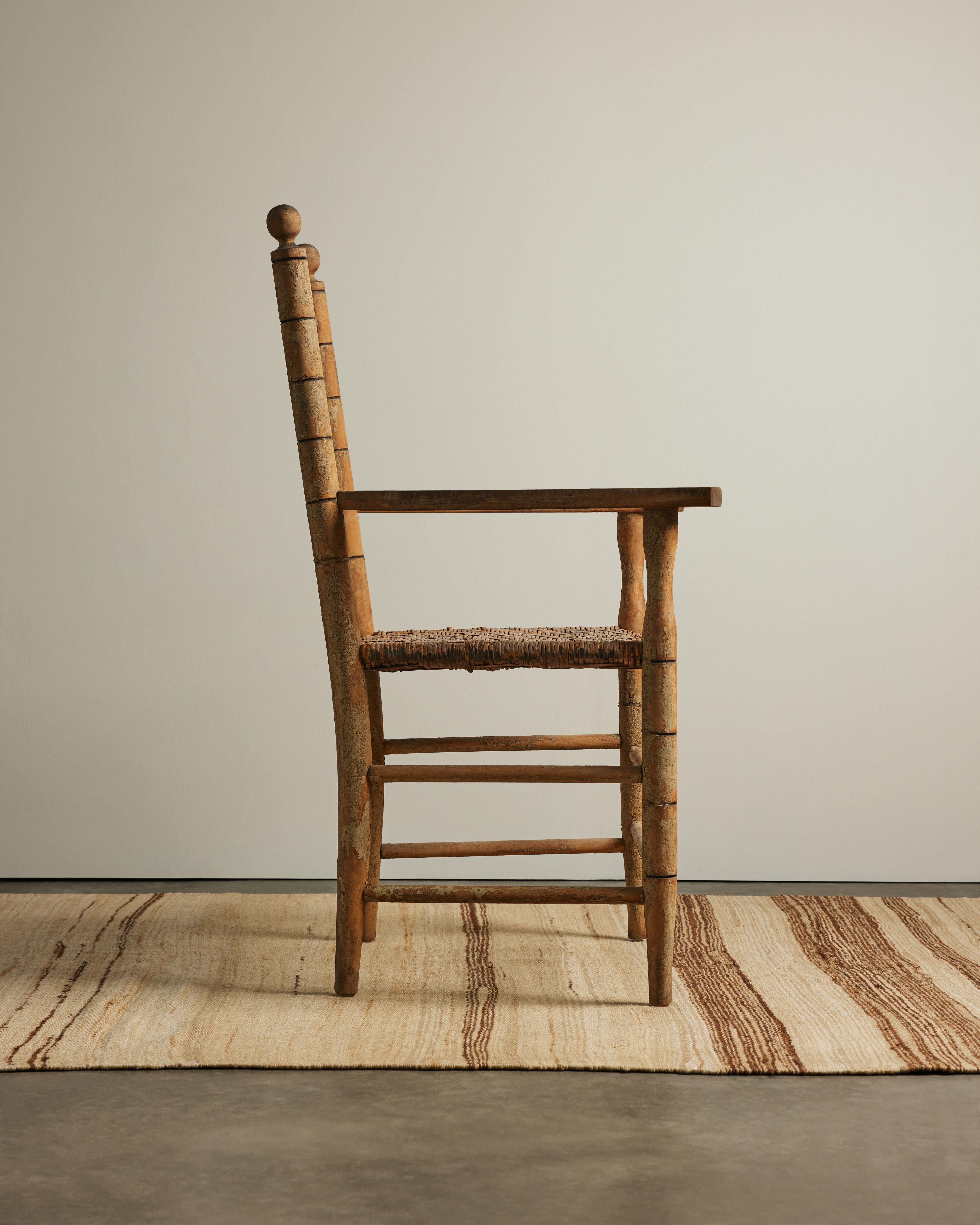 Sillón de roble con asiento de mimbre tejido, Estados Unidos, principios del s. XX en Desgastado estado para la venta en New York City, NY