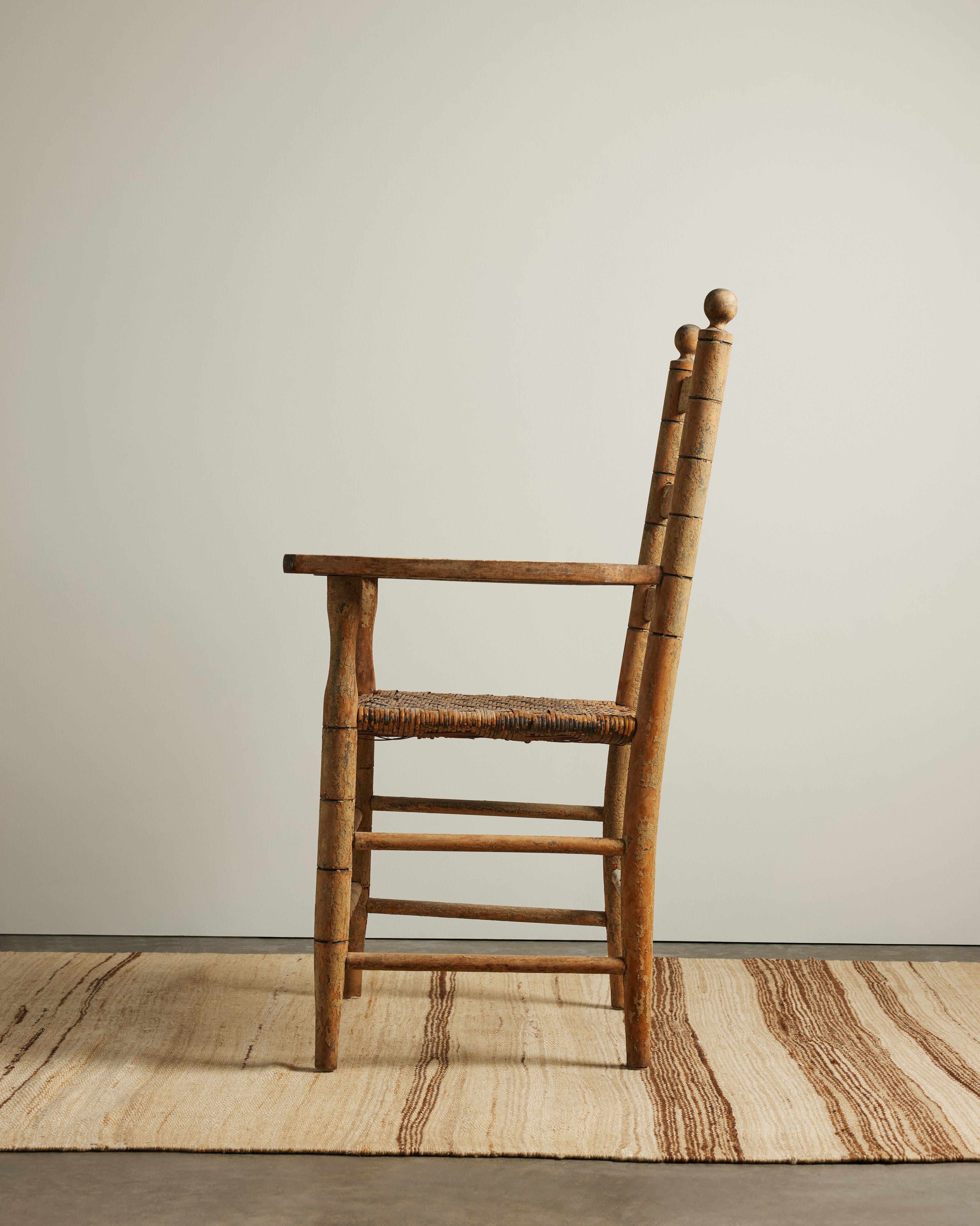 Sillón de roble con asiento de mimbre tejido, Estados Unidos, principios del s. XX en venta 1