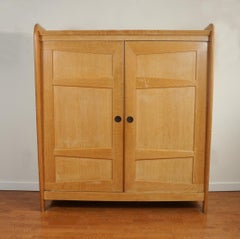Armoire en chêne de Guillerme et Chambron