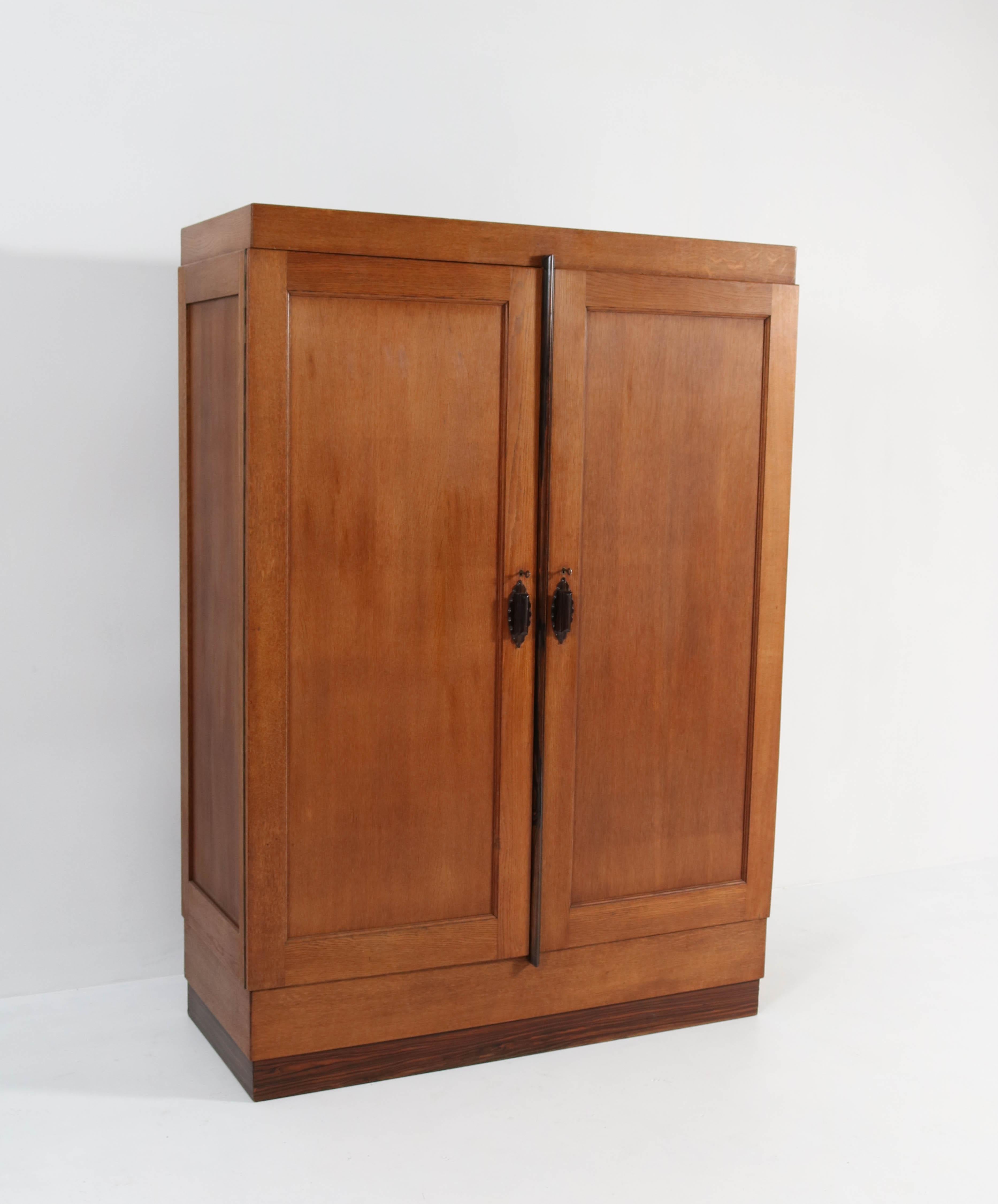 scholl armoire