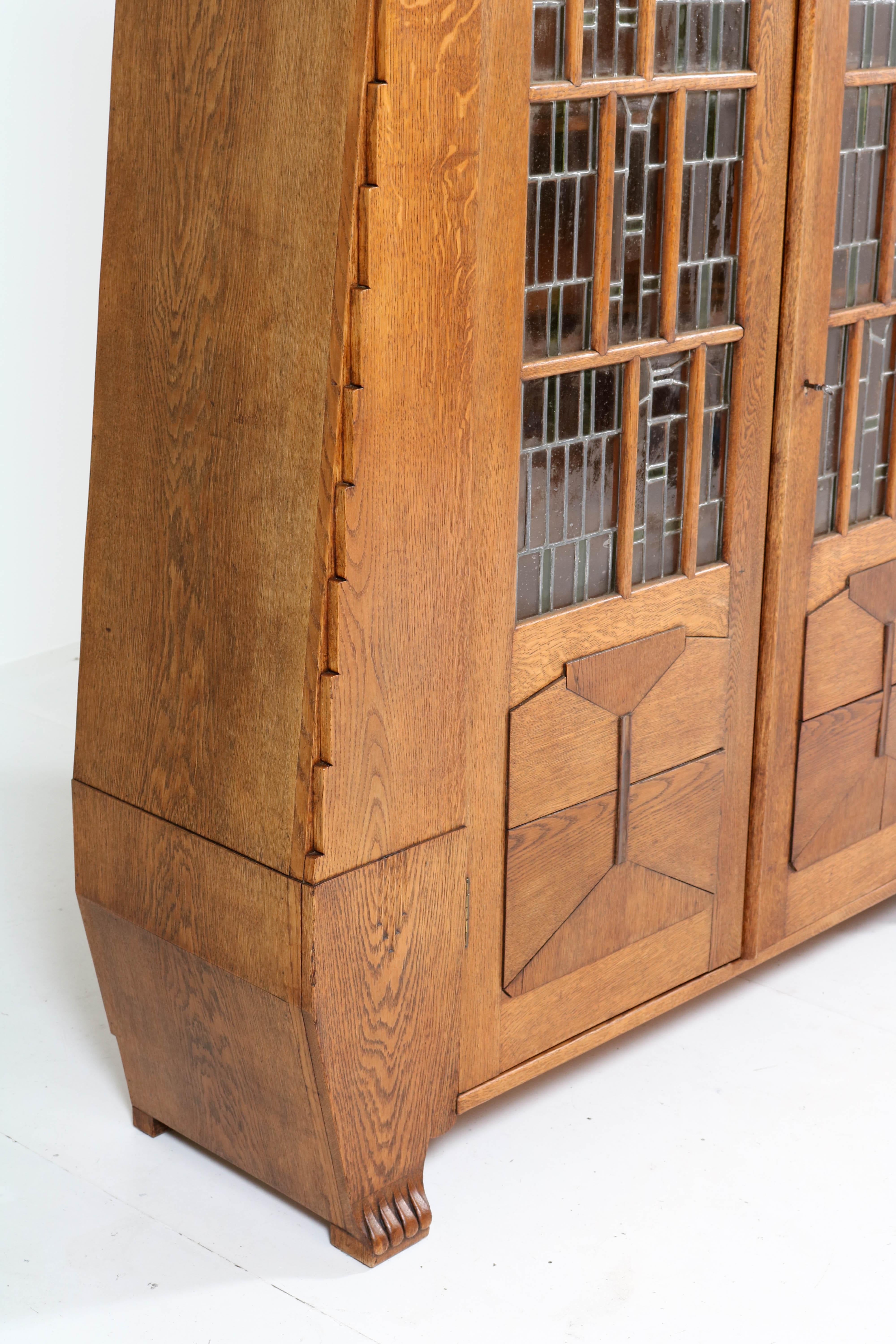 Oak Art Deco Amsterdam School Bookcase with Stained Glass by Hildo Krop, 1918 3