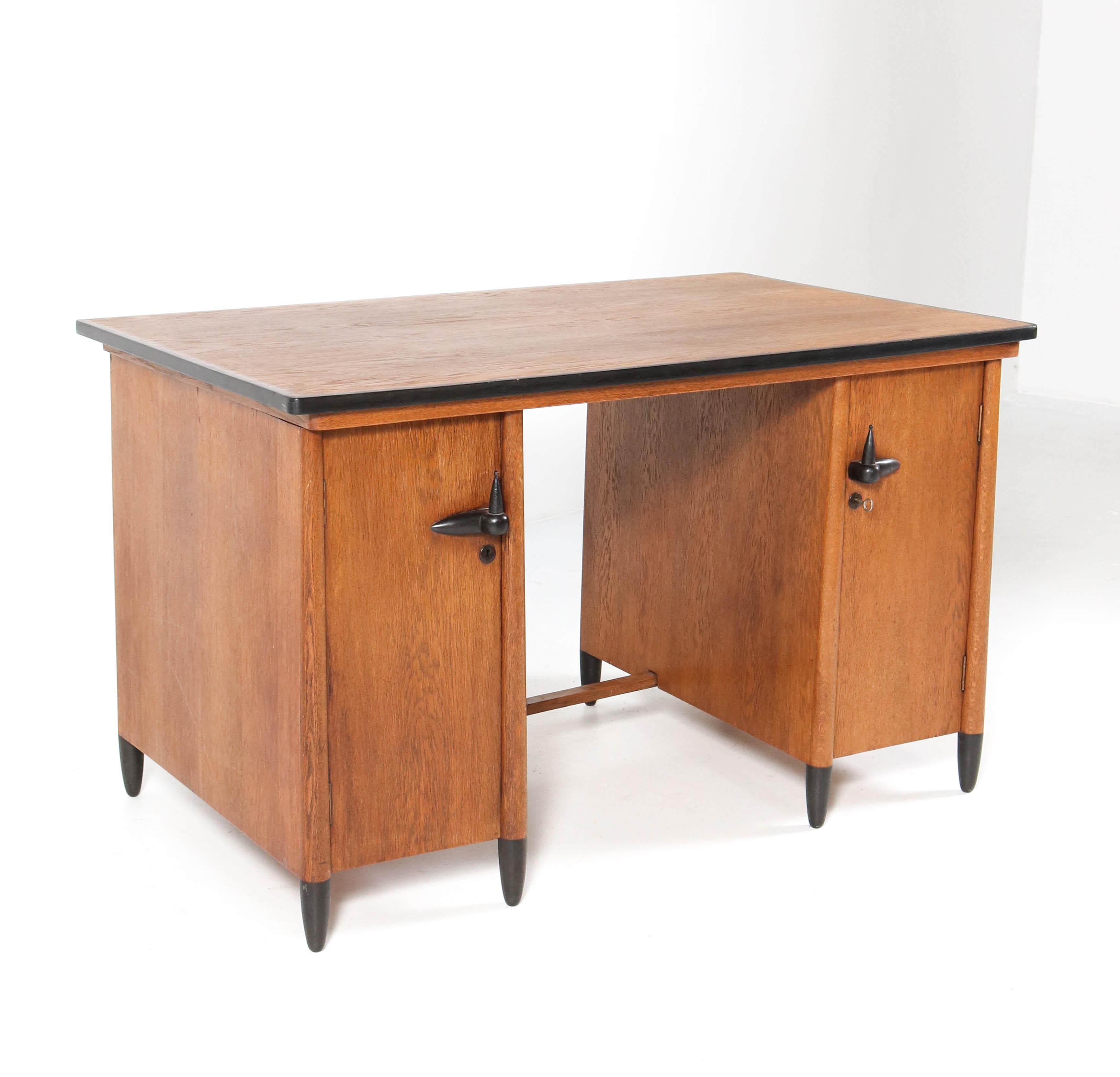 Elegant and rare Art Deco Amsterdam School ladies desk by Willem Penaat for
Metz & Co. Amsterdam.
Oak with original black lacquered wooden handles and legs.
This wonderful desk can be dismantled for safe transport.
In good original condition
