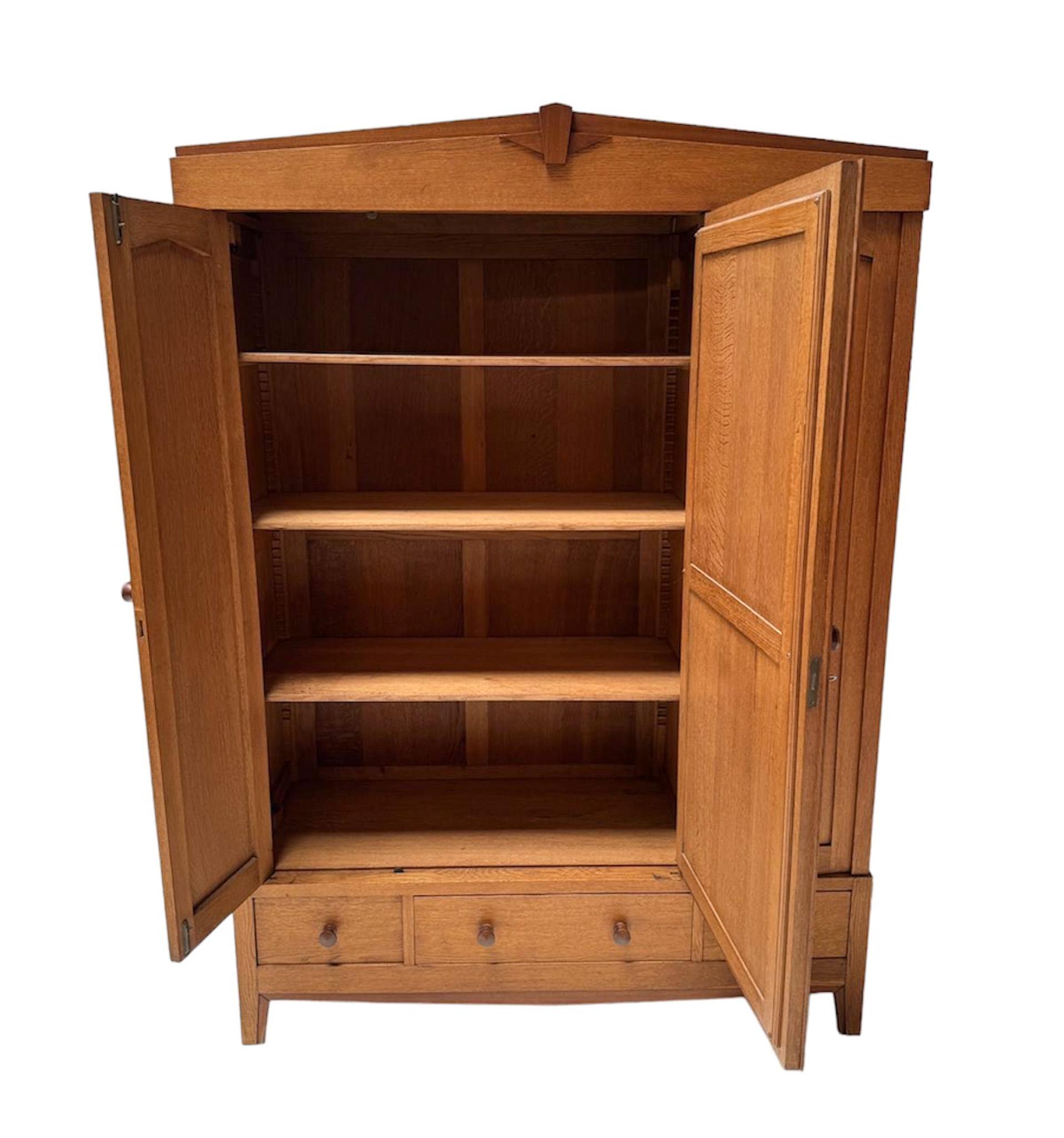 Dutch Oak Art Deco Amsterdamse School Armoire or Wardrobe, 1920s