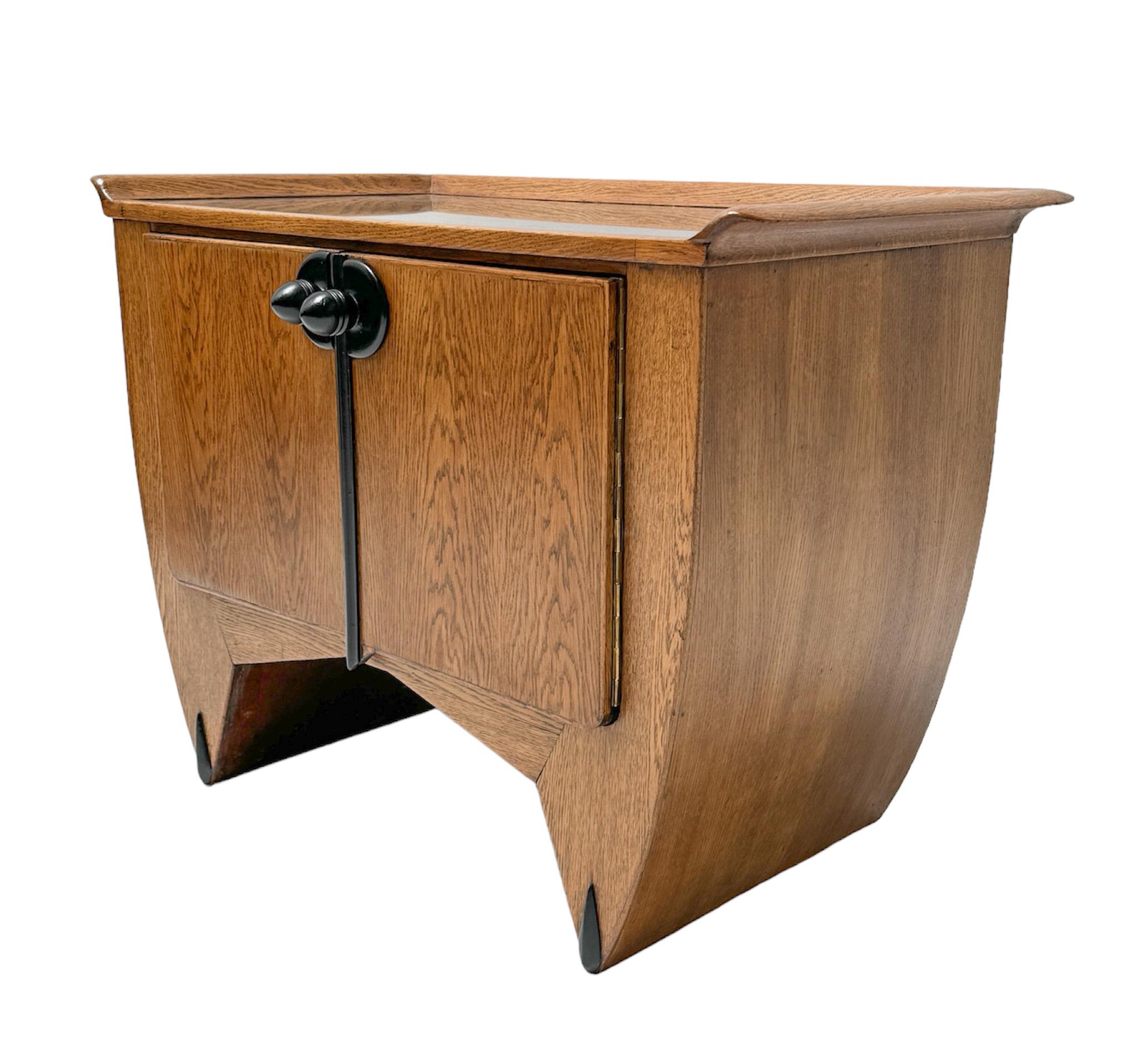 Oak Art Deco Amsterdamse School Cabinet by Piet Kramer, 1920s For Sale 1