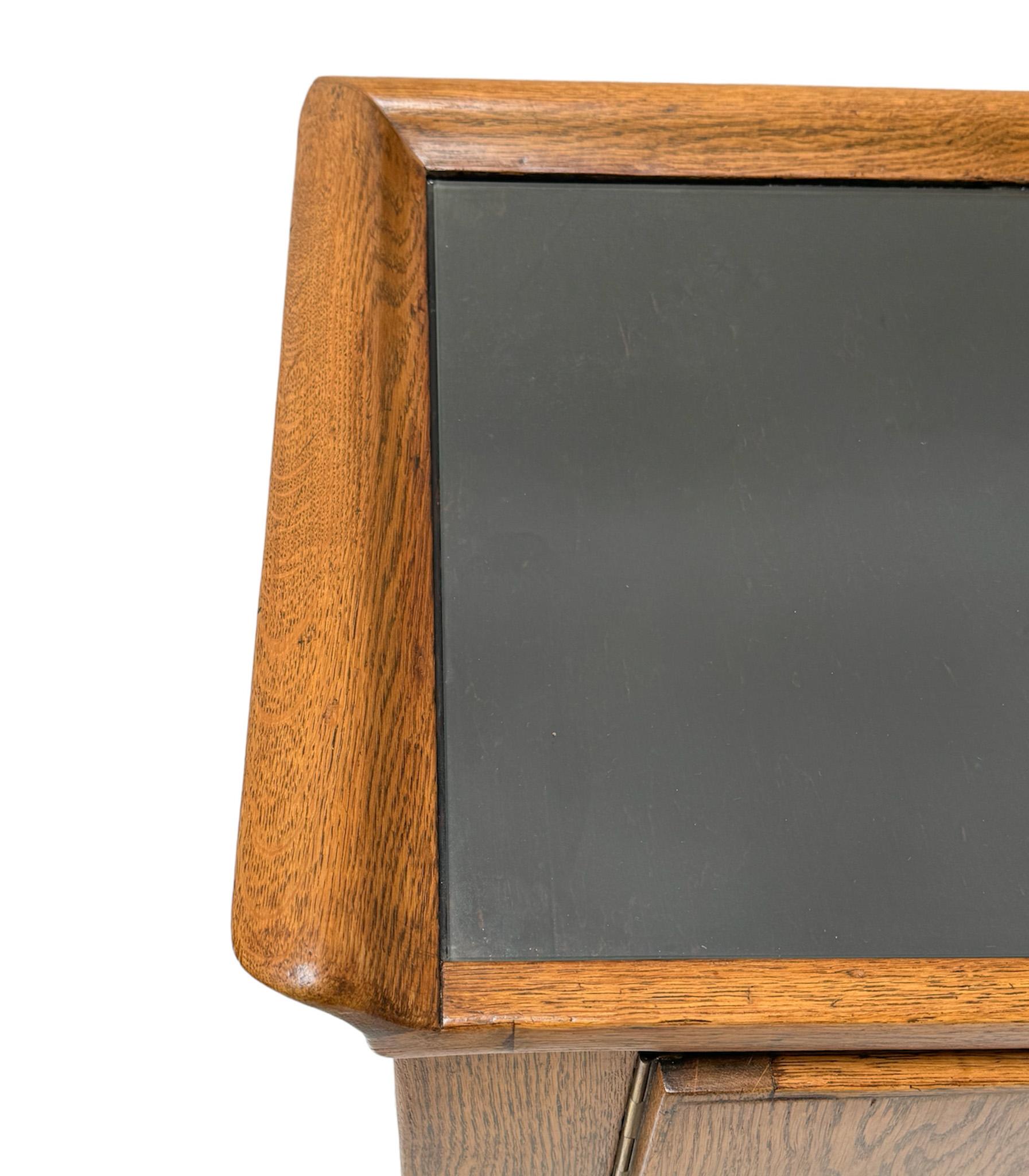 Armario de roble de la Escuela Art Decó de Amsterdam de Piet Kramer, años 20 en venta 4