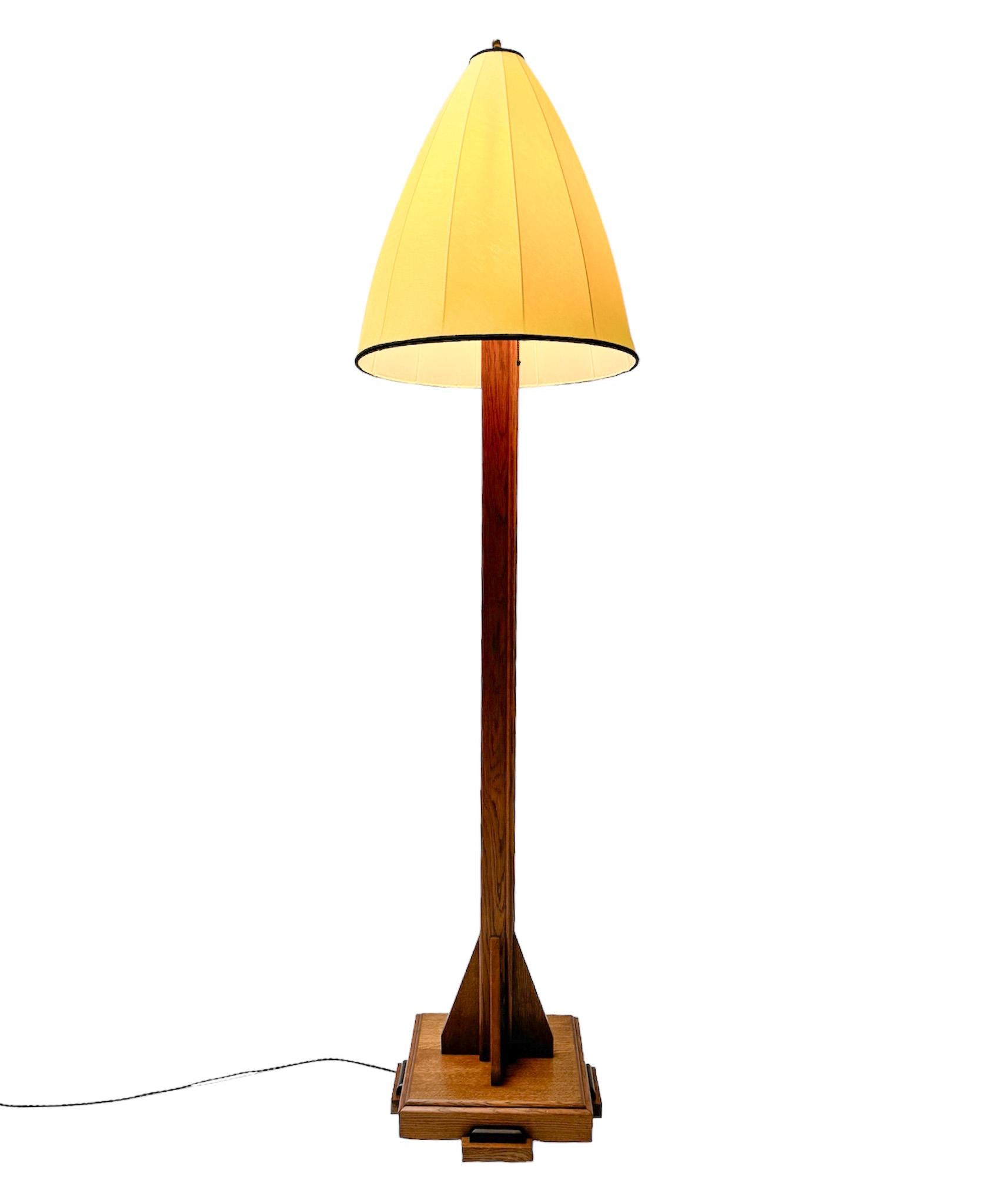 Magnificent and rare Art Deco Amsterdamse School floor lamp.
Striking Dutch design from the 1920s.
Solid oak base with original solid macassar ebony elements.
The typical Amsterdamse School shade is exclusively made for us and upholstered with