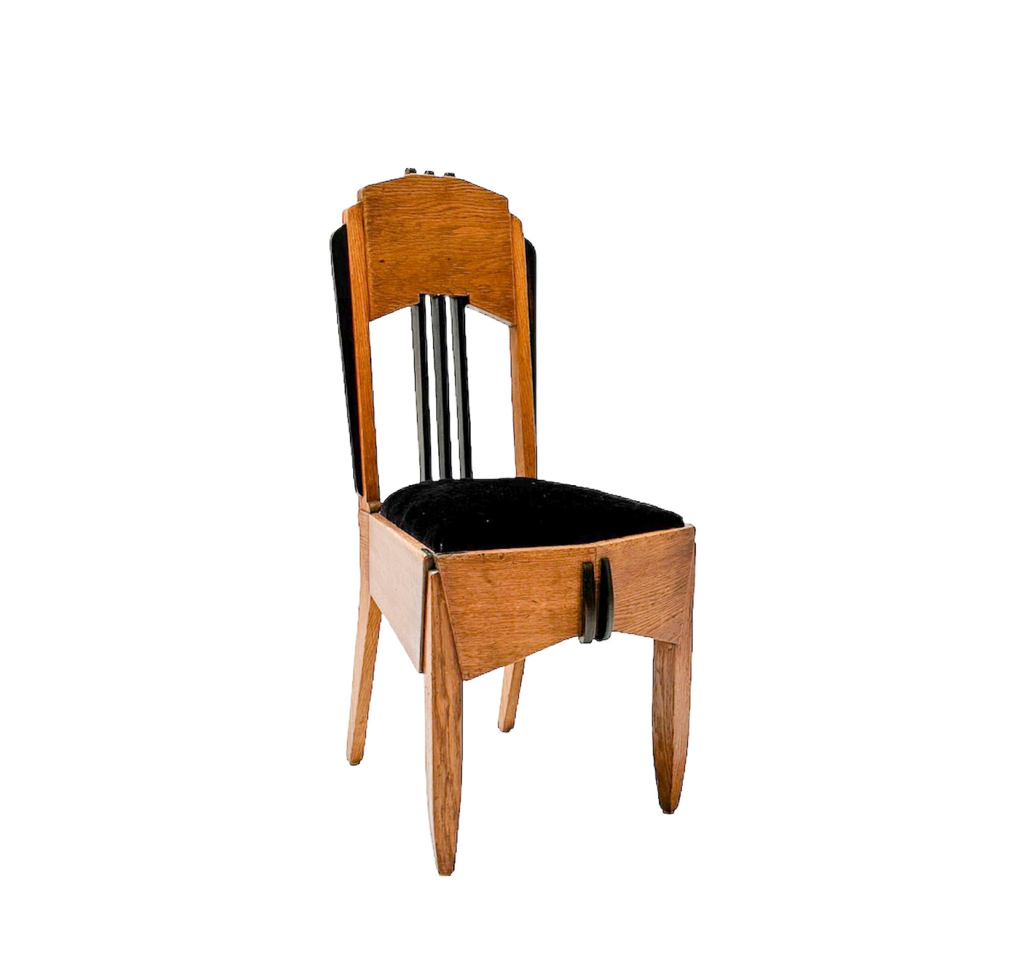 Magnifique et rarissime chaise d'appoint Art déco de l'école d'Amsterdam.
Design/One.
Un design néerlandais saisissant des années 1920.
Cadre en chêne massif avec éléments d'origine en ébène de macassar massif.
Le siège, qui peut être retiré, a