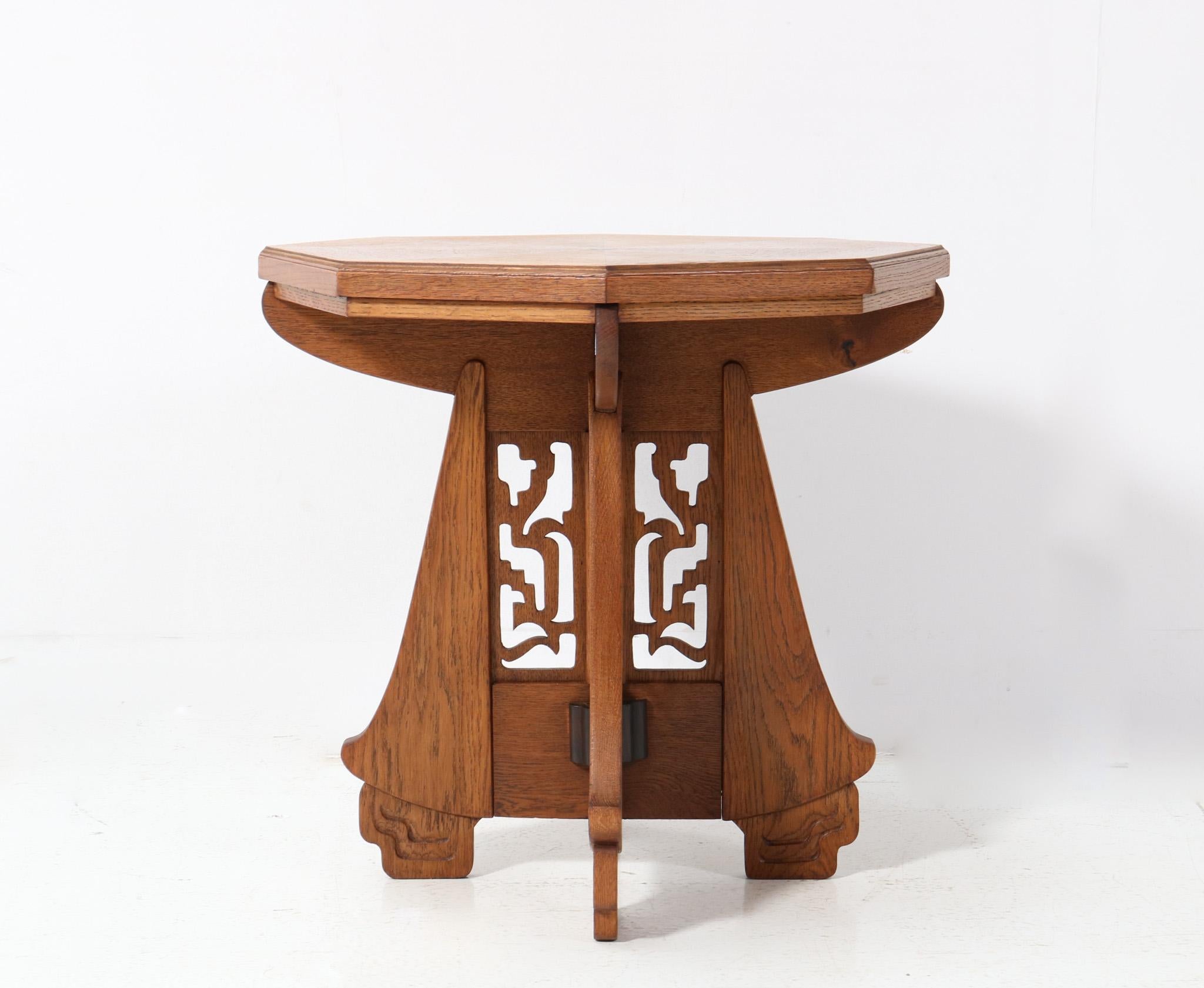 Magnificent and ultra rare Art Deco Amsterdamse School side table.
Design attributed to Napoleon Le Grand Amsterdam.
Striking Dutch design from the 1920s.
Solid oak and solid macassar decorative base with original oak veneered top.
This wonderful
