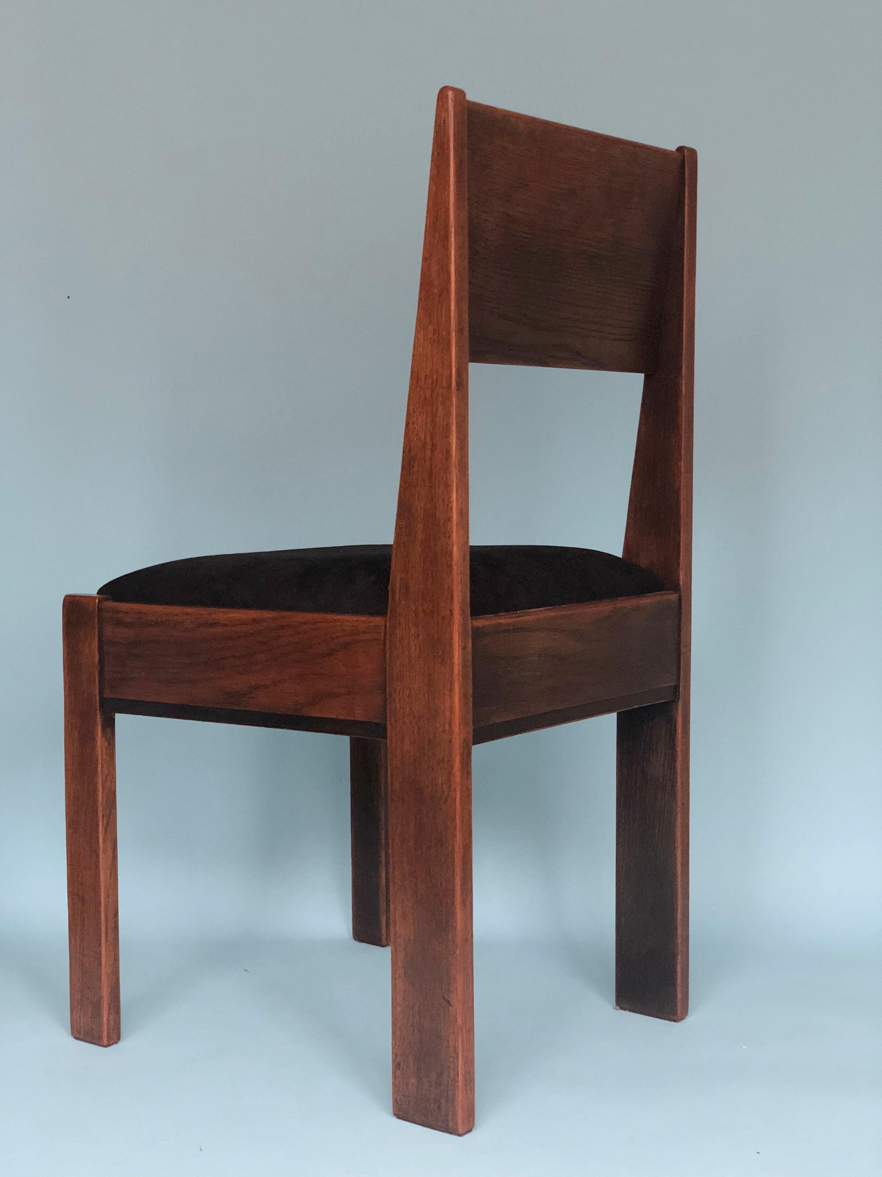 3 sets of 2 available

 A Beautiful shaped design piece. Oak Art Deco chair by J.A. Muntendam for L.O.V. Oosterbeek from the 1920s. The solid chair is polished, marked and the seat is renieuwd and reupholstered in a black rib fabric.

 N.V.
