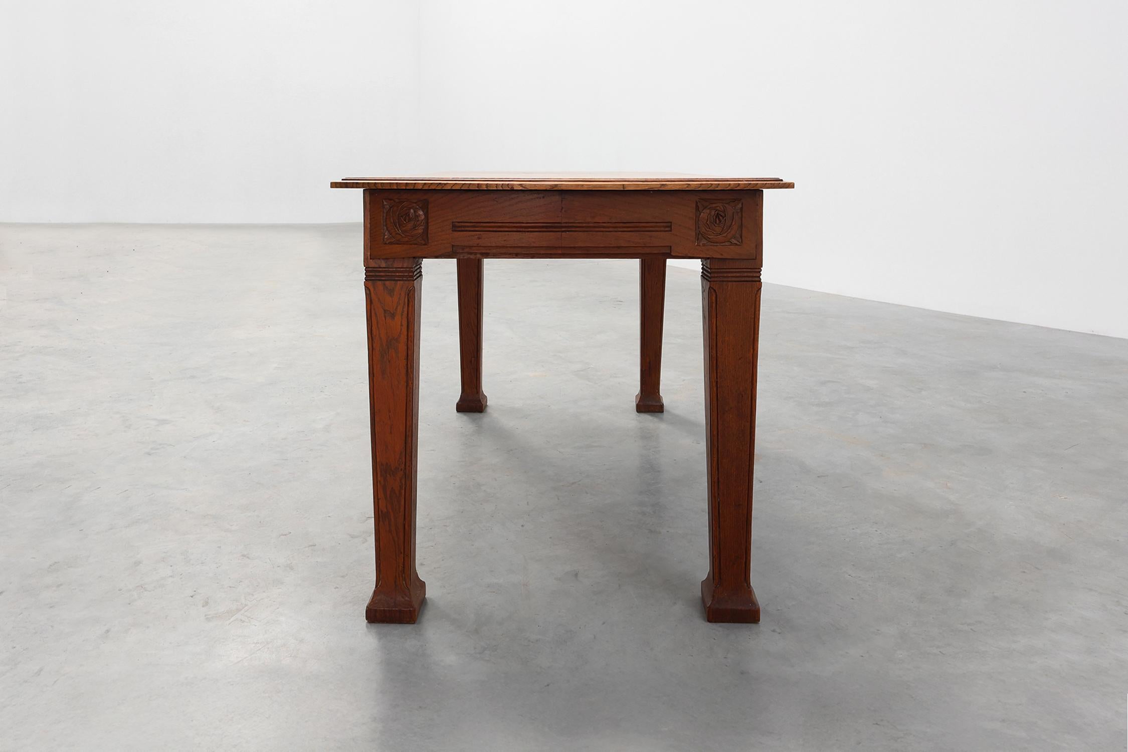 Oak Art Deco dining table with carved frieze, France 1920s For Sale 2