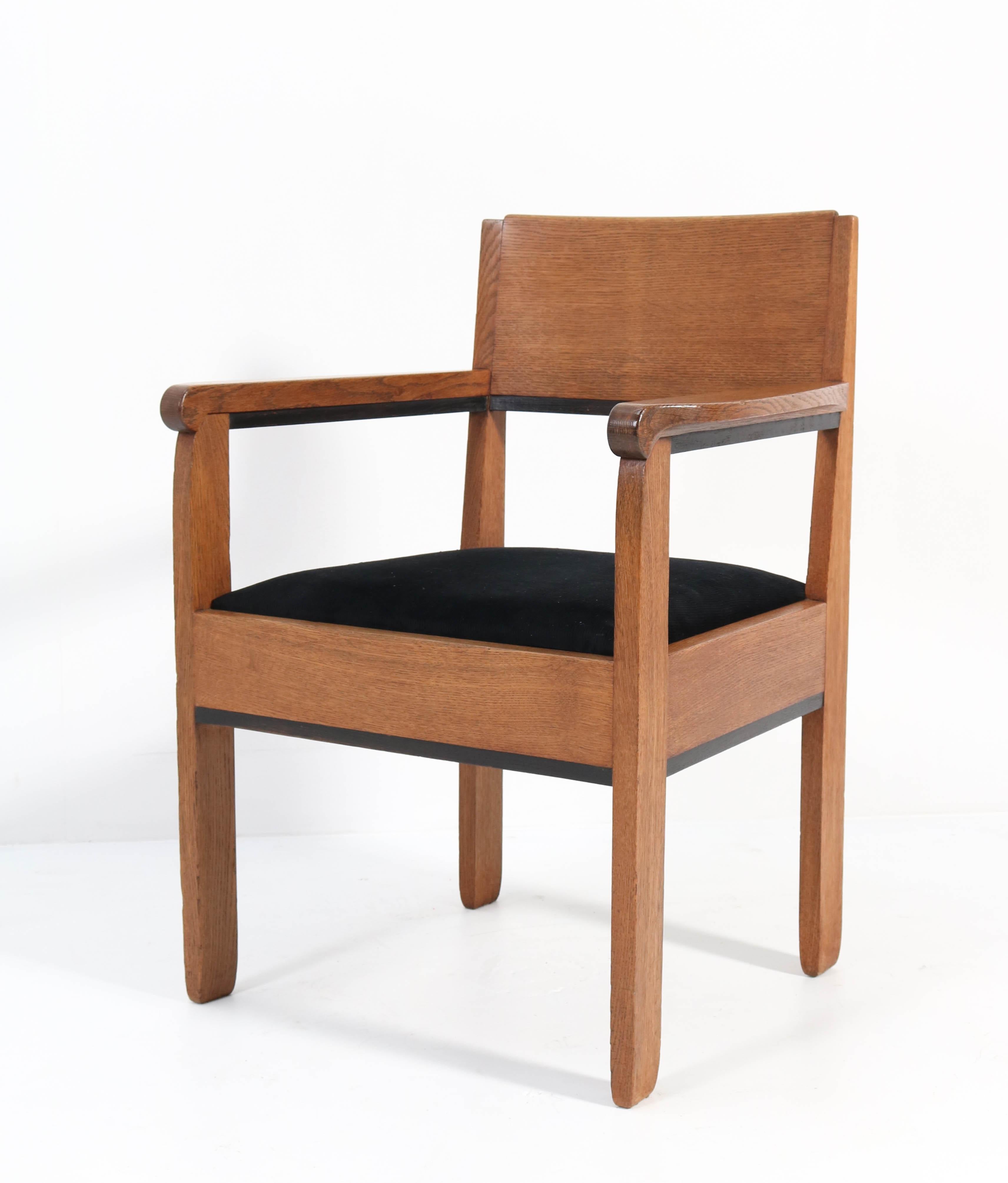 Stunning and rare Art Deco Haagse School armchair.
Design by Frits Spanjaard for L.O.V. Oosterbeek.
Striking Dutch design from the twenties.
Solid oak and the seat is re-upholstered with black Manchester fabric.
Marked with original