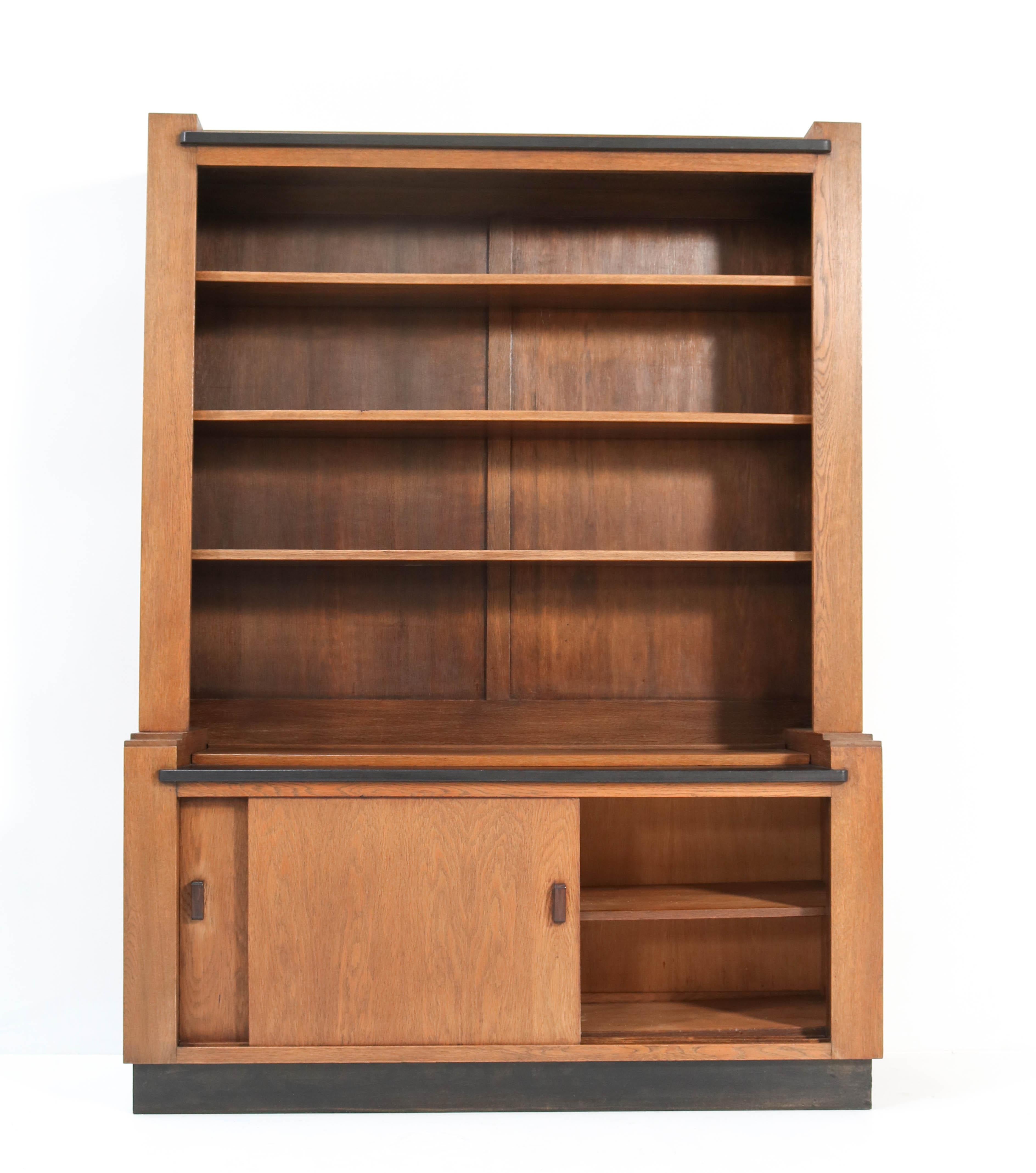 Oak Art Deco Haagse School Bookcase by Cor Alons for L.O.V. Oosterbeek, 1920s In Good Condition In Amsterdam, NL