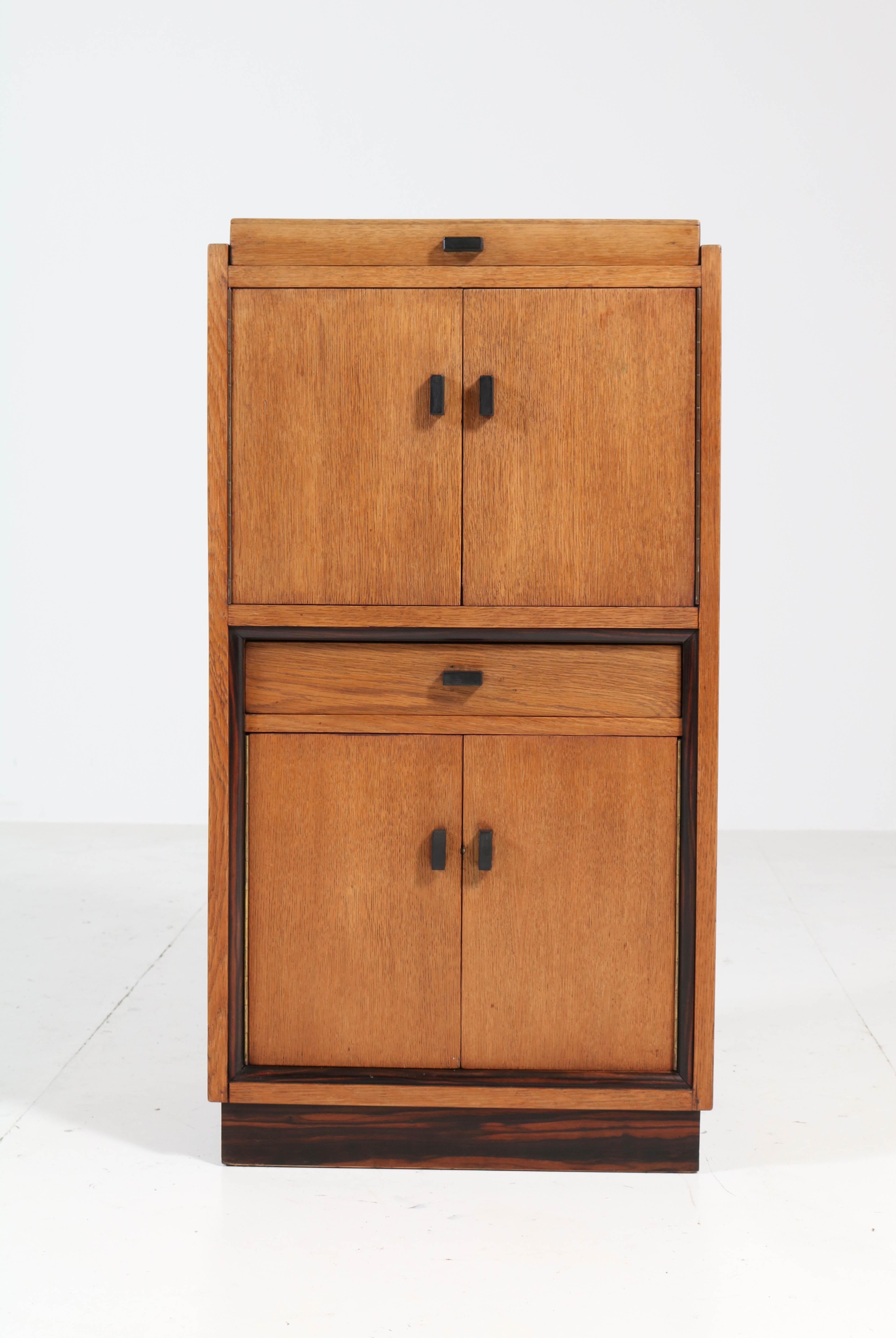 Wonderful and rare Art Deco Haagse School cabinet or dry bar.
Striking Dutch design from the 1920s.
Oak with ebonized handles and solid ebony Macassar lining.
In very good condition with minor wear consistent with age and use,
preserving a
