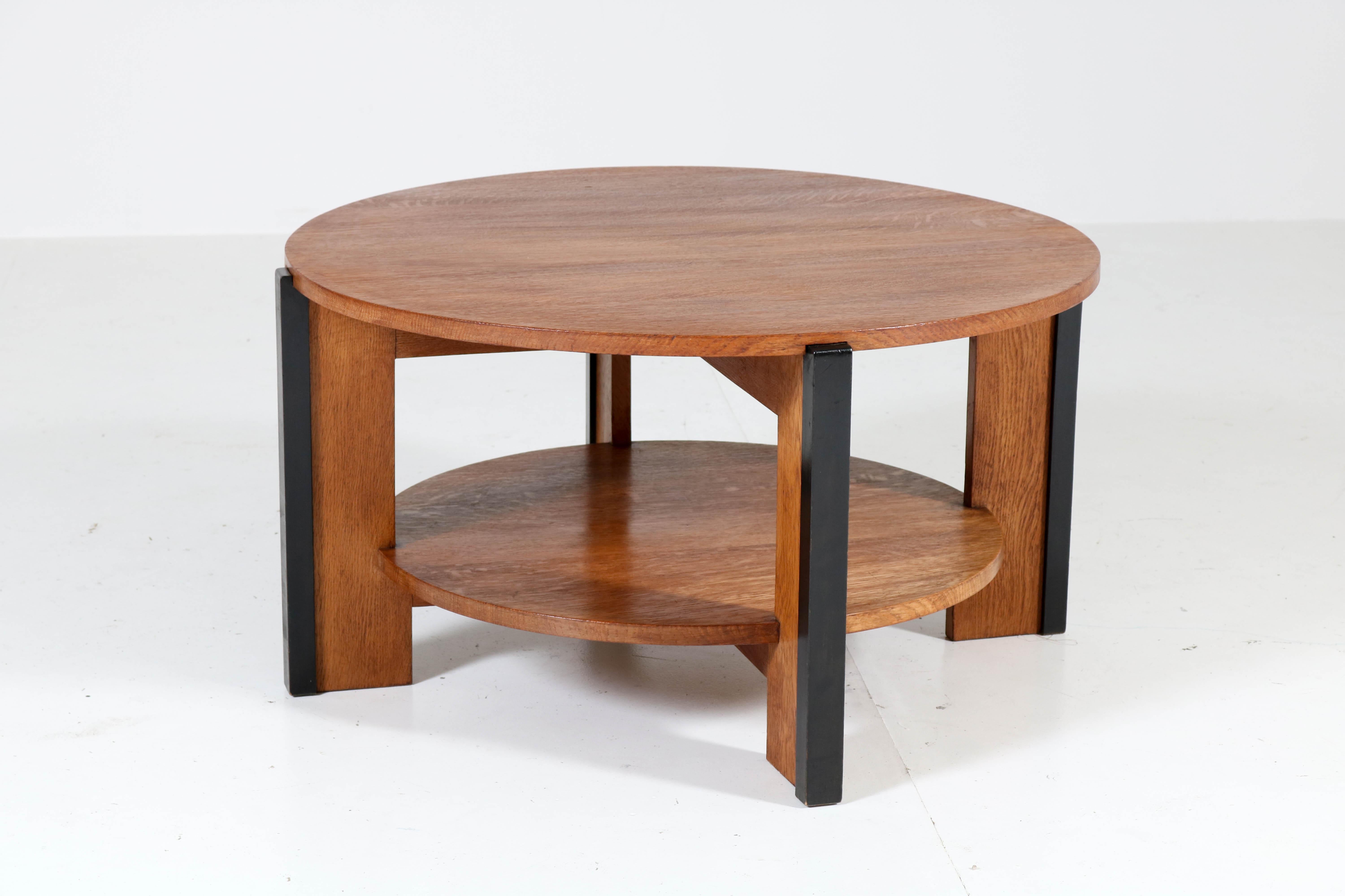 Stunning and rare Art Deco Haagse School coffee table.
Design by Jan Brunott.
Striking Dutch design from the twenties.
Solid oak with original black lacquered lining.
In good original condition with minor wear consistent with age and