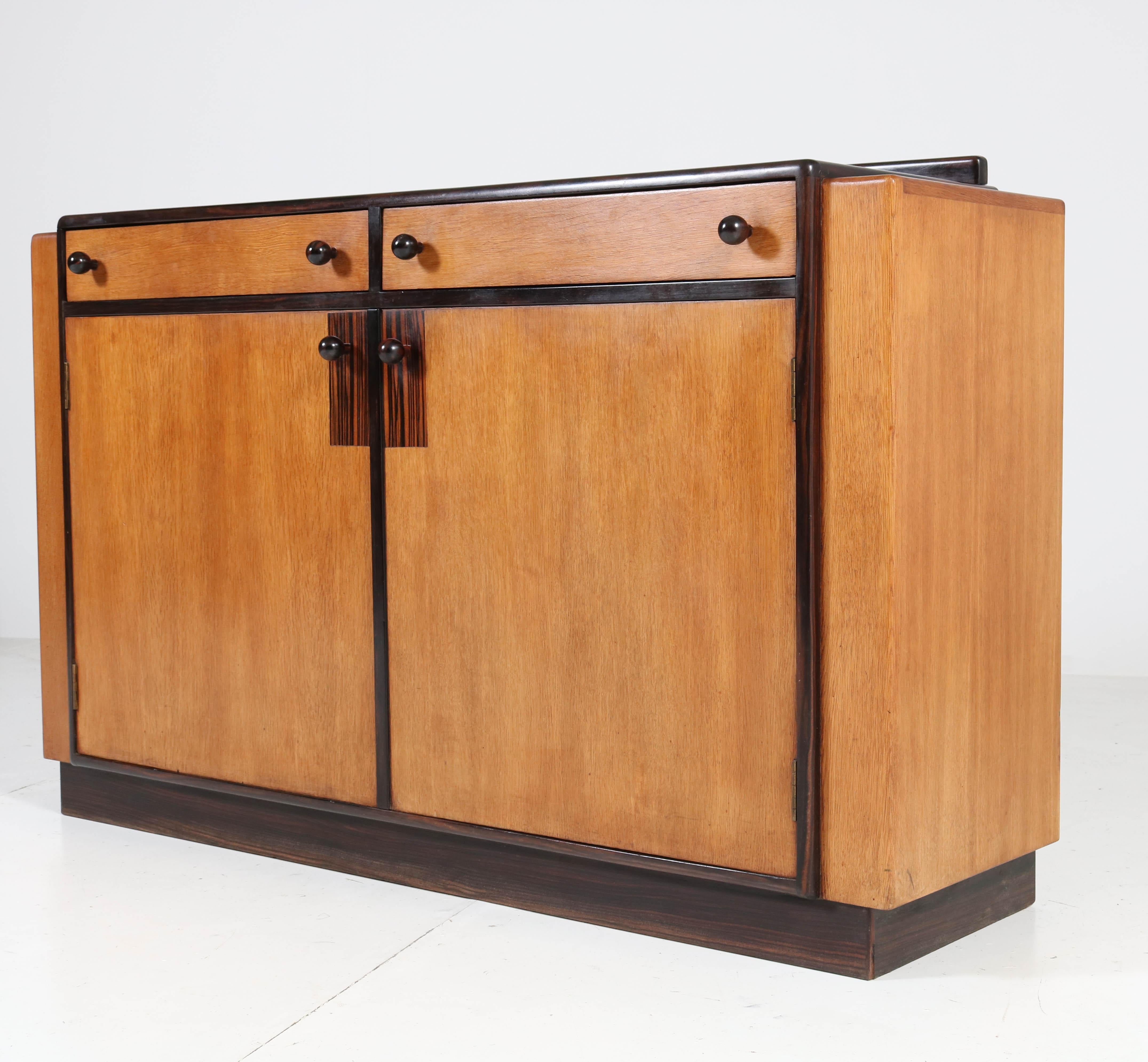 Wonderful and rare Art Deco Haagse School credenza or sideboard.
Design by P.E.L. Izeren for Genneper Molen.
Striking Dutch design from the twenties.
Oak with solid ebony Macassar lining.
In very good original condition with minor wear